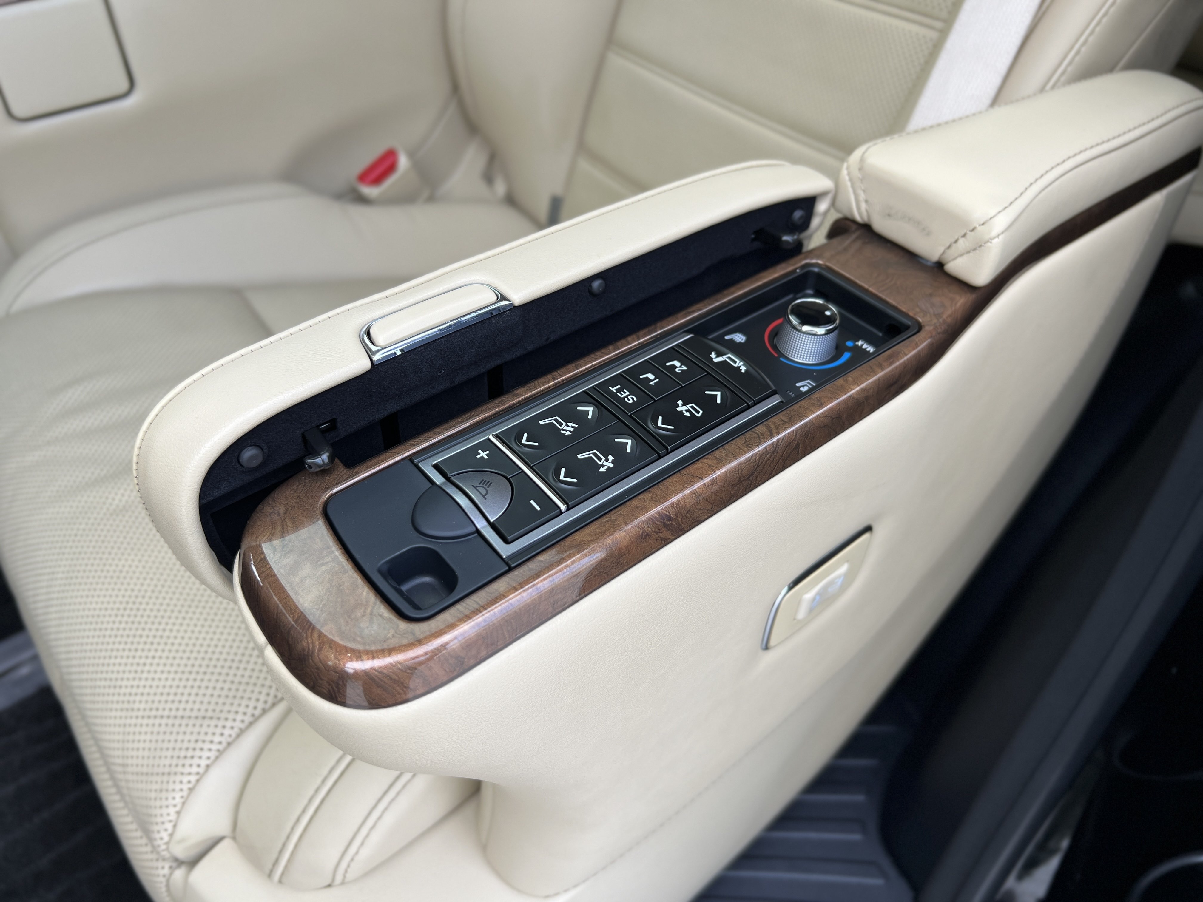 Toyota Alphard 2017 car image #17