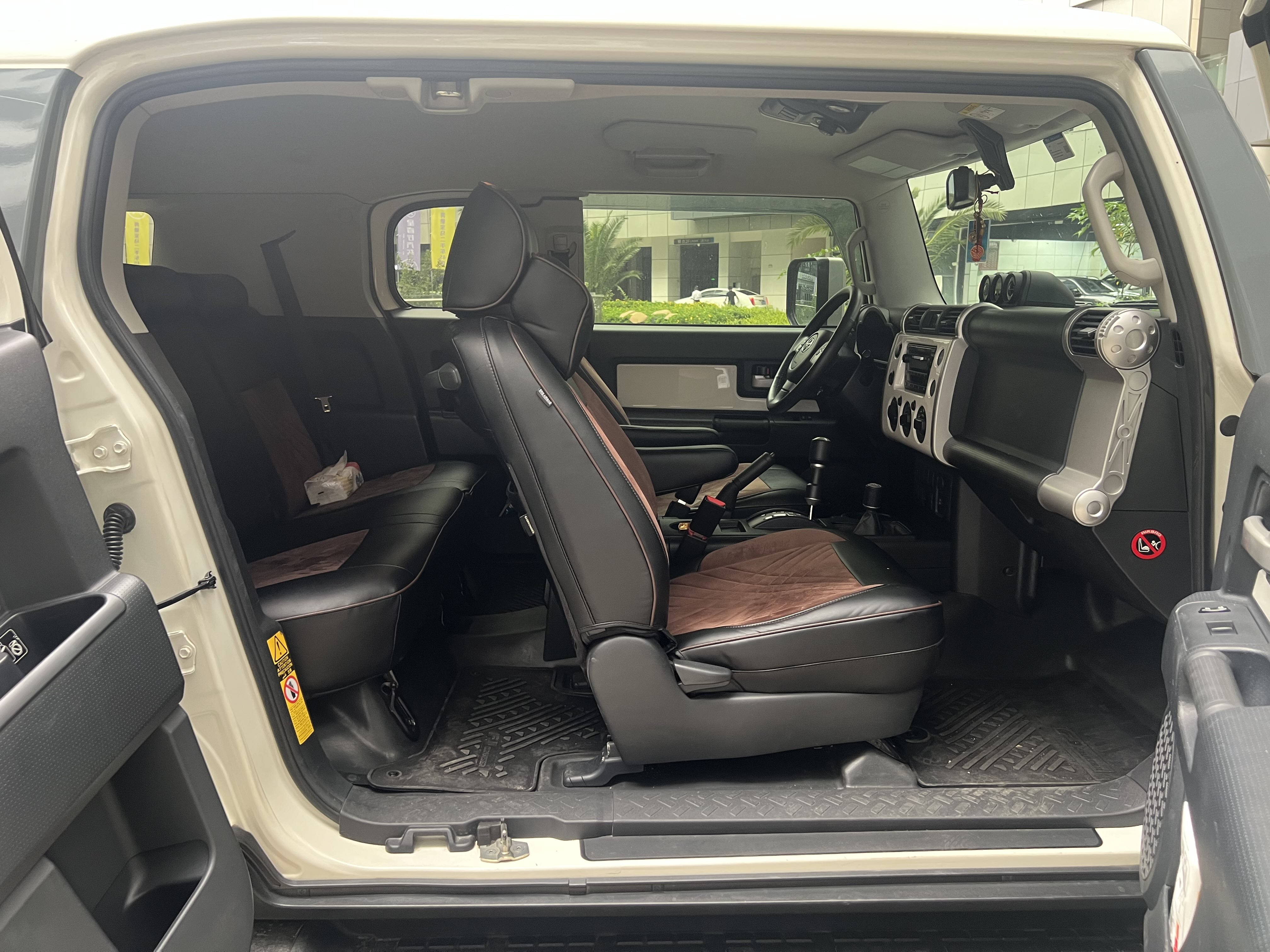 Toyota FJ Cruiser 2018 immagine di auto #17