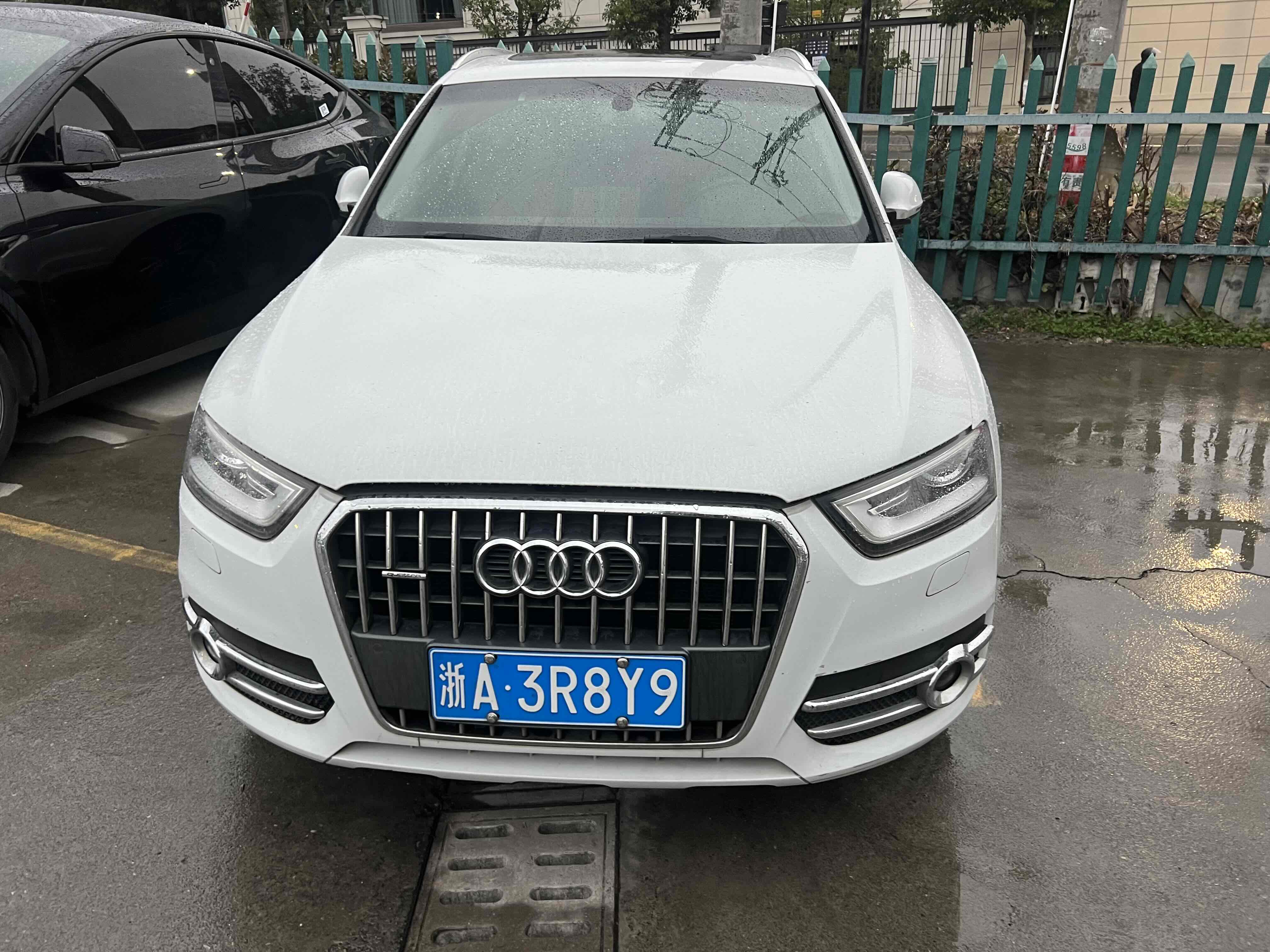Audi Q3 2016 car image #17