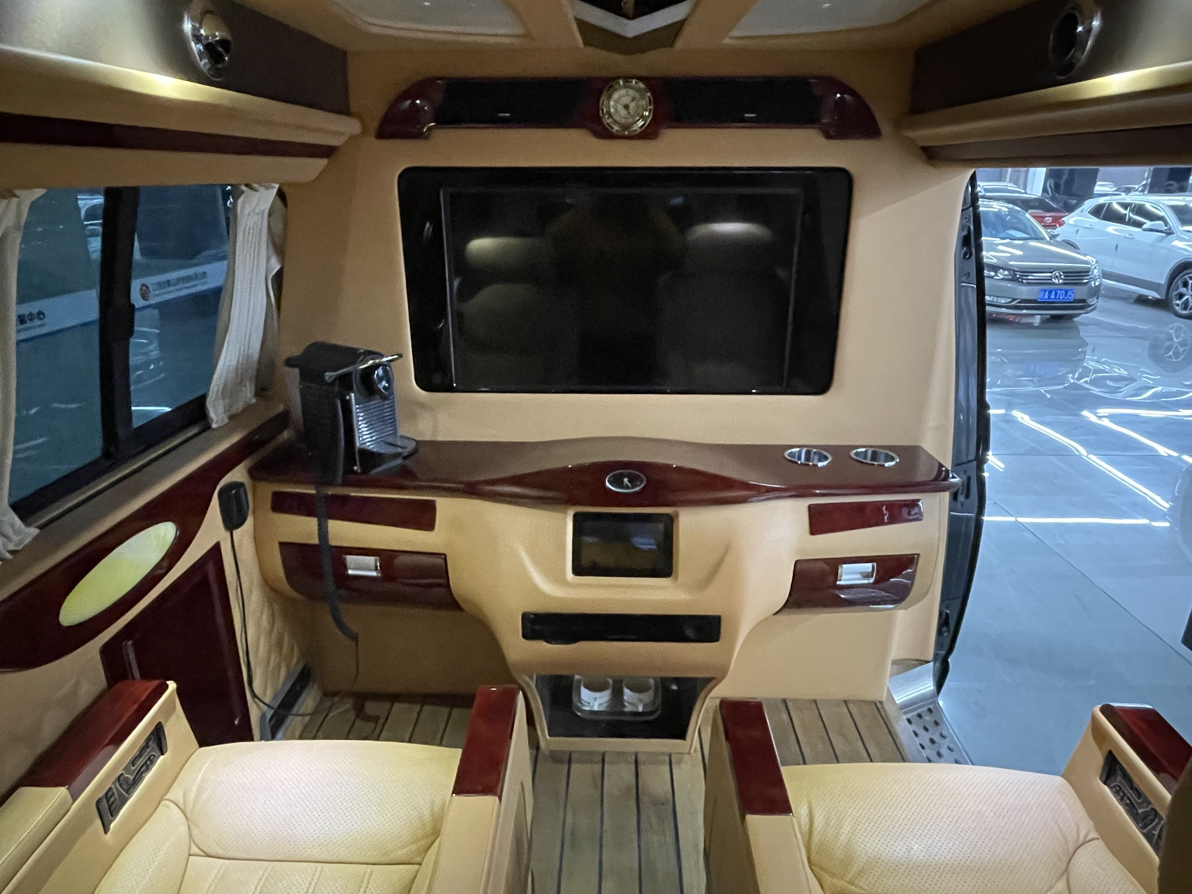 Volkswagen Caravelle 2018 immagine di auto #17