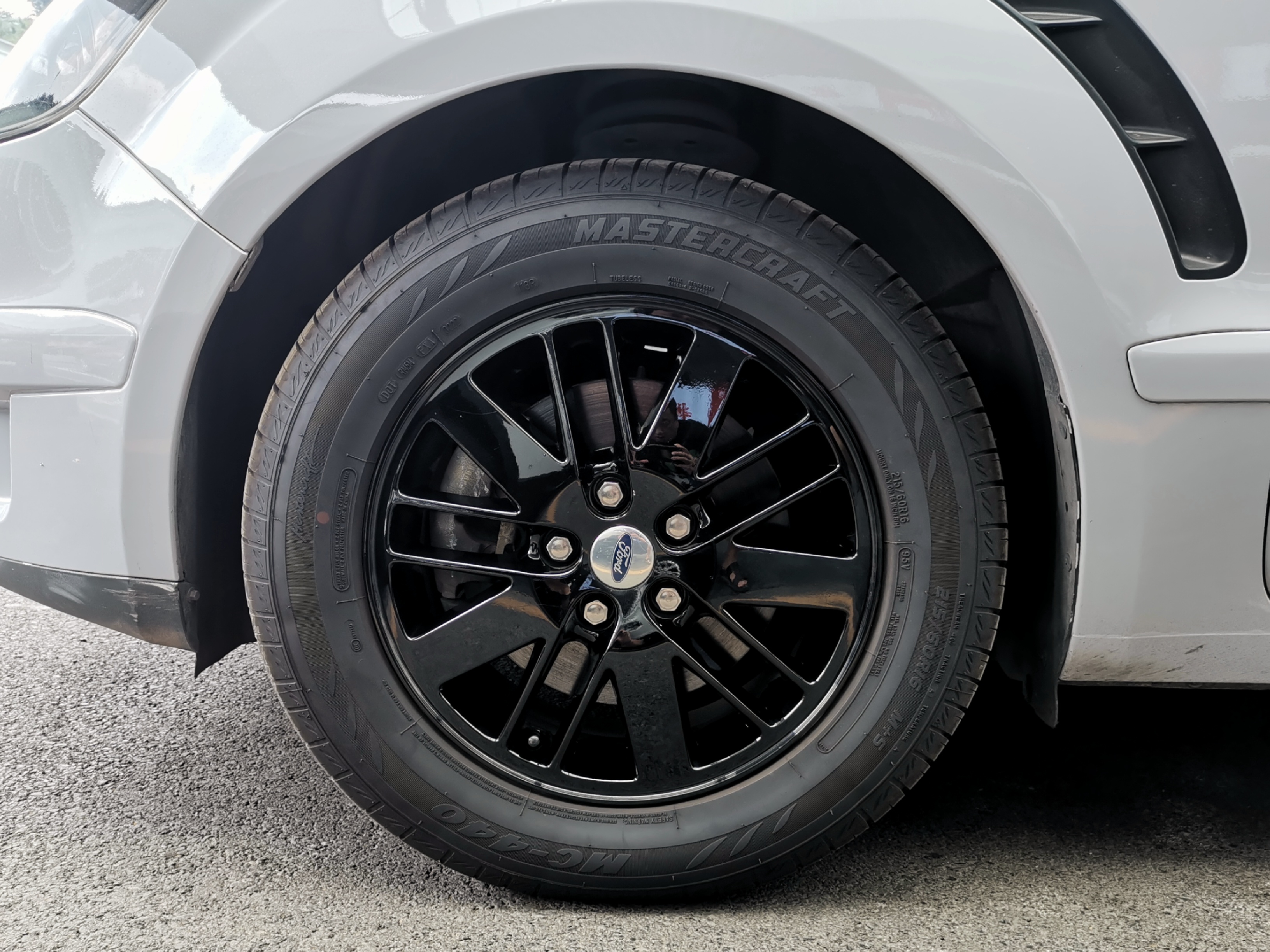 Ford S-MAX 2010 car image #17