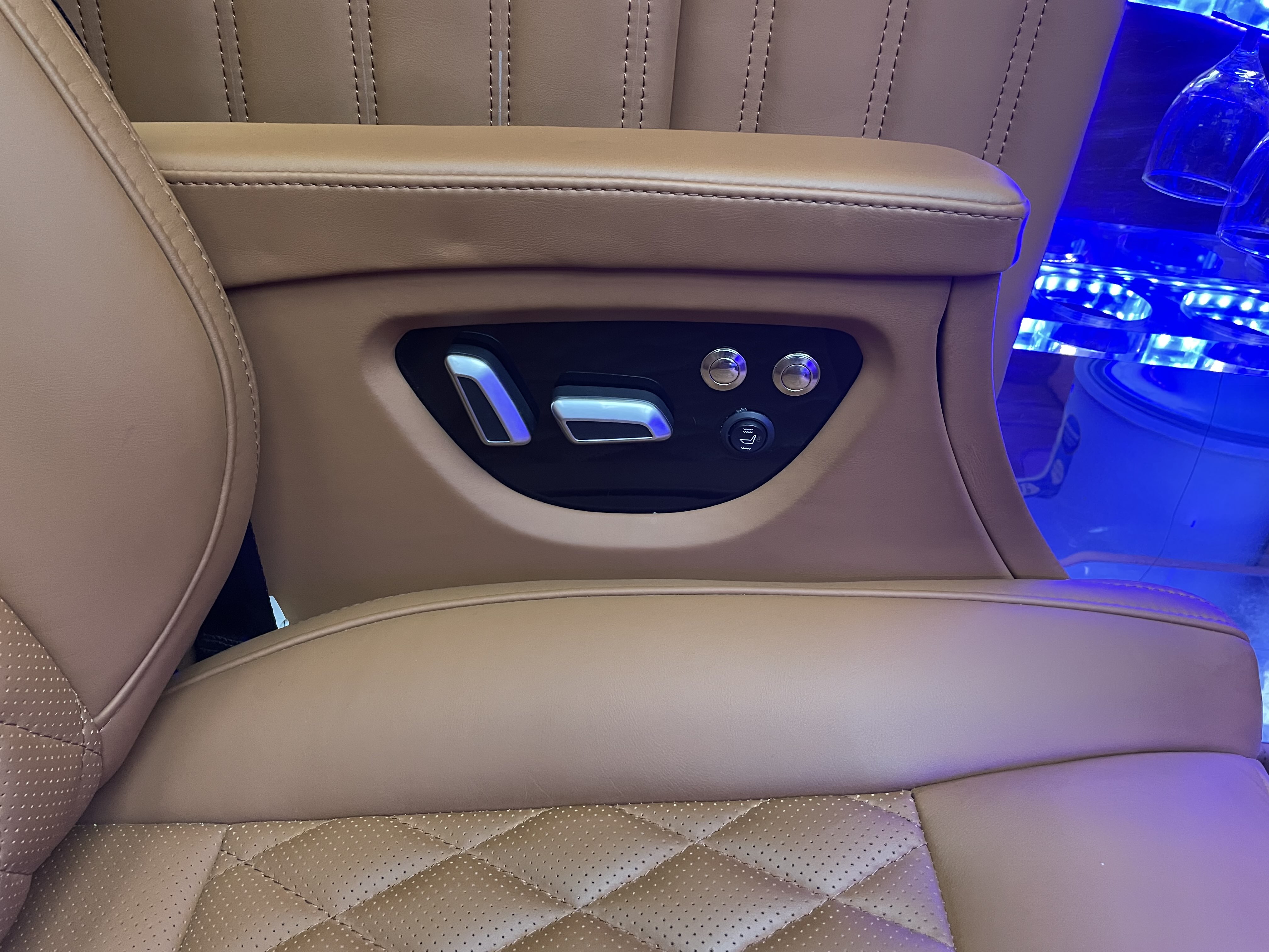 Volkswagen Caravelle 2017 immagine di auto #17