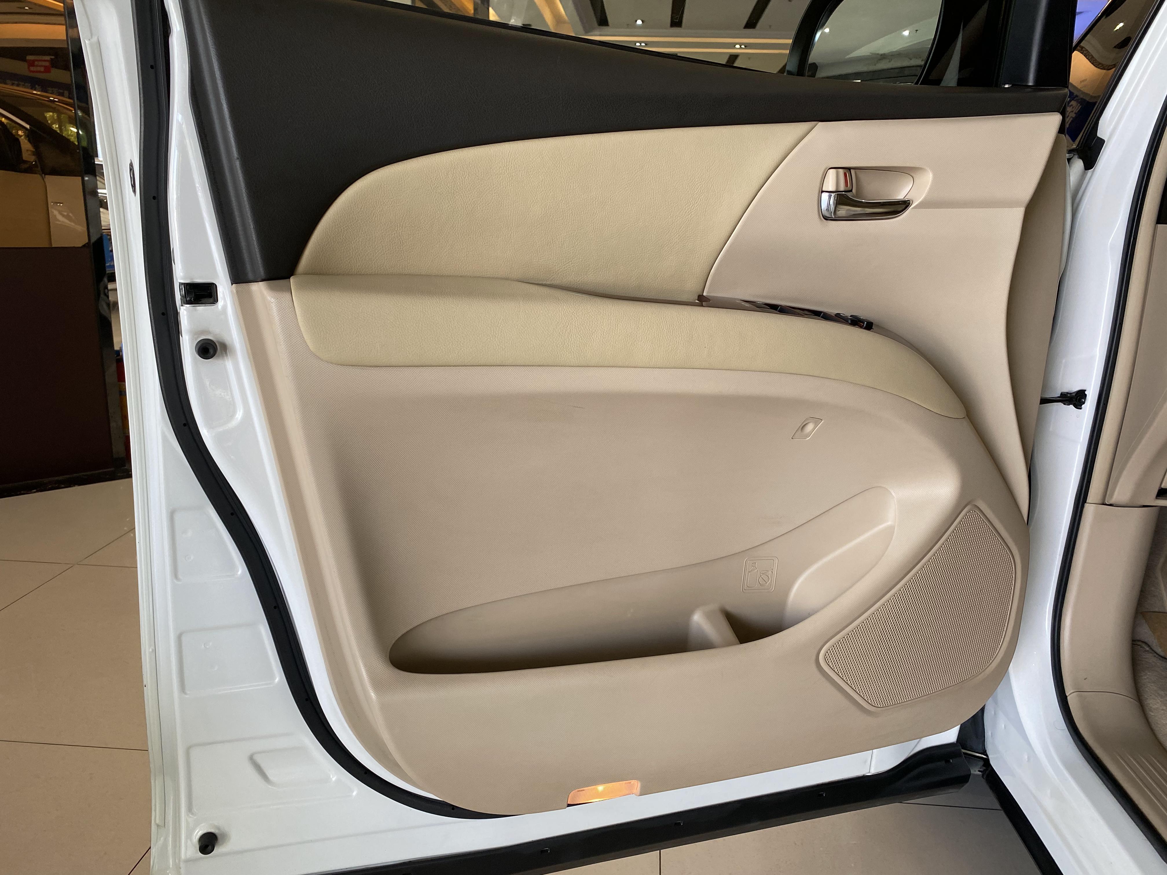 Toyota Previa 2017 #17 Toyota Previa 2017 car image #17