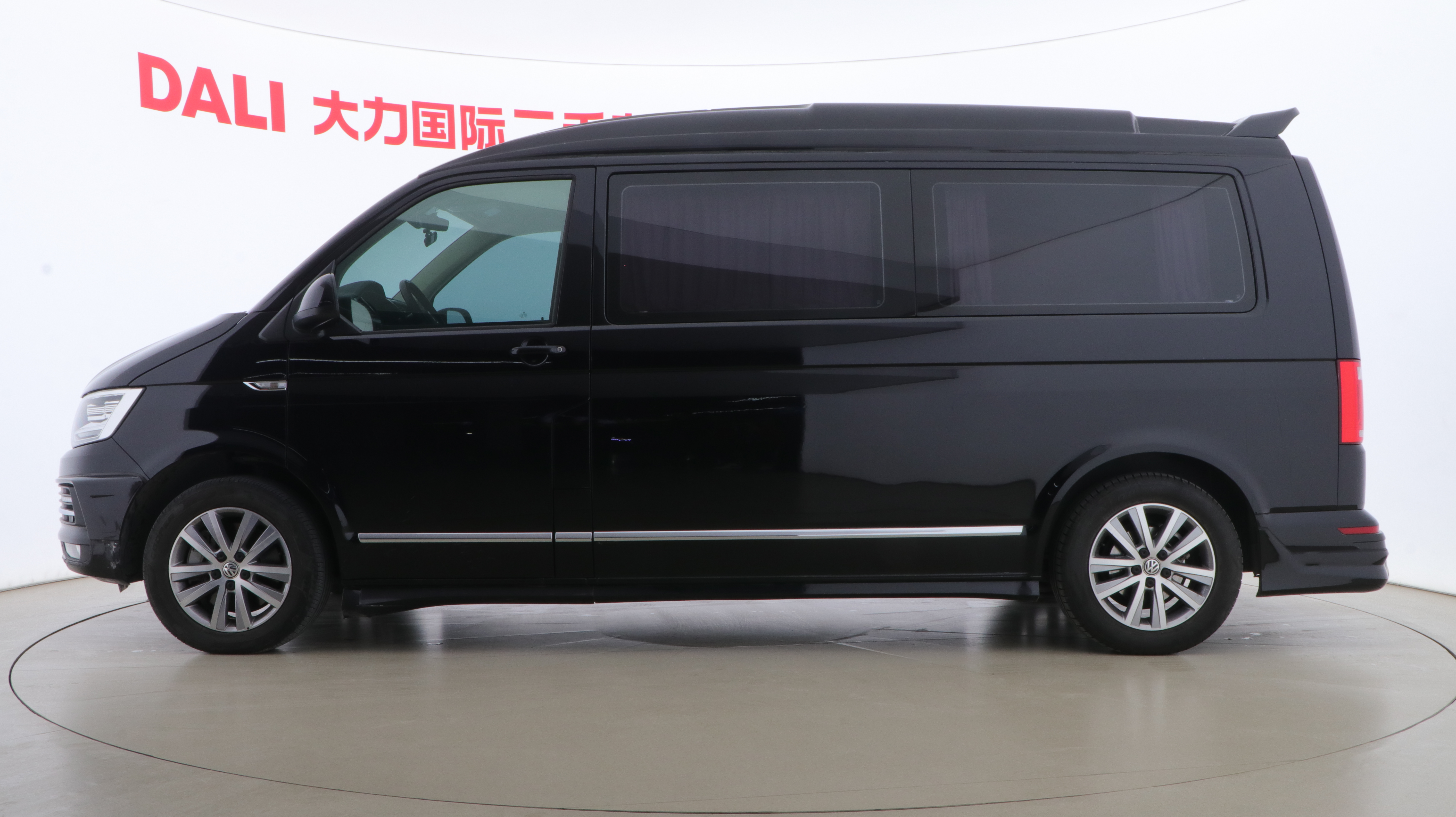 Volkswagen Caravelle 2019 car image #17