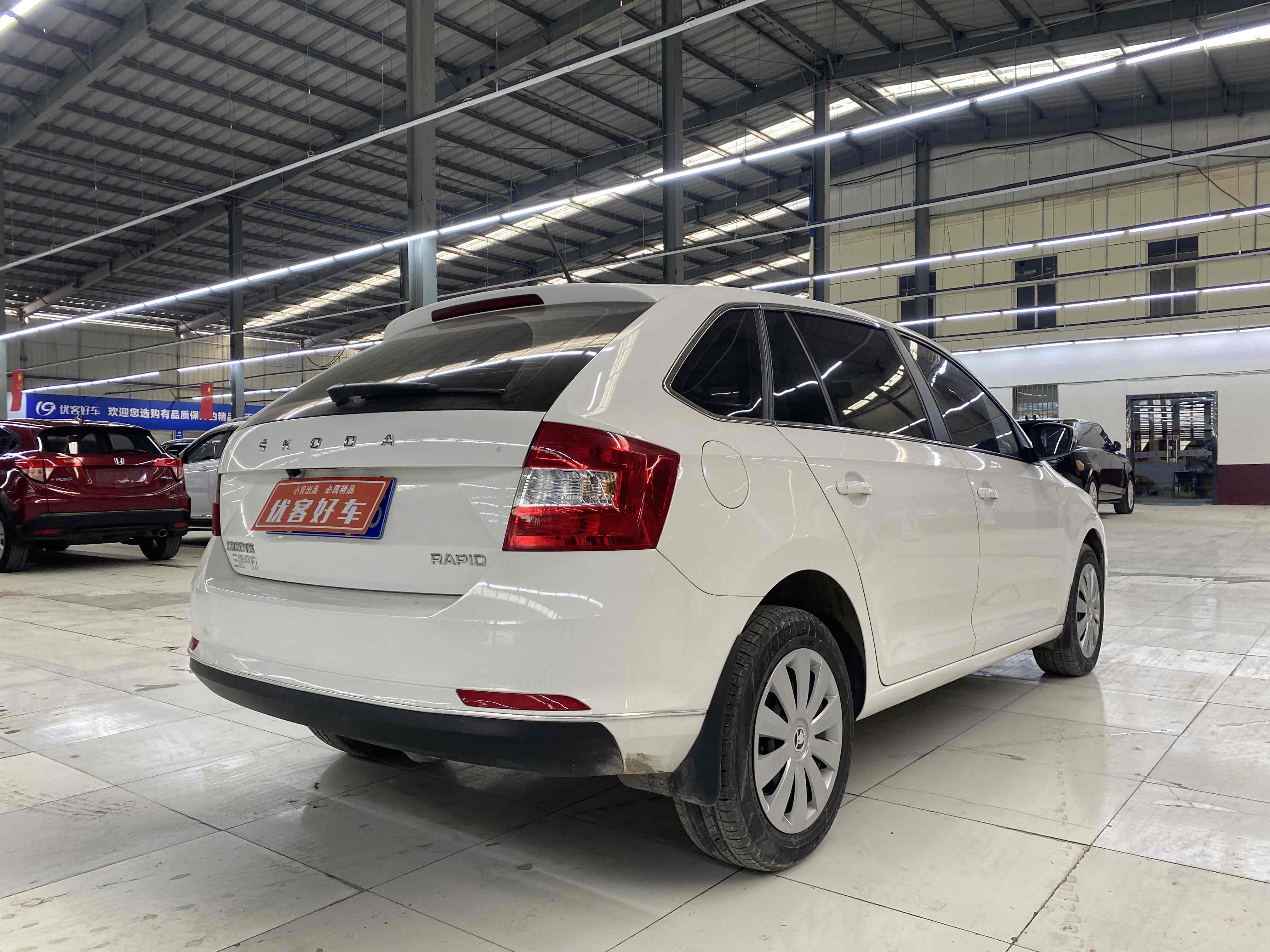 Skoda Rapid Spaceback 2019 car image #17