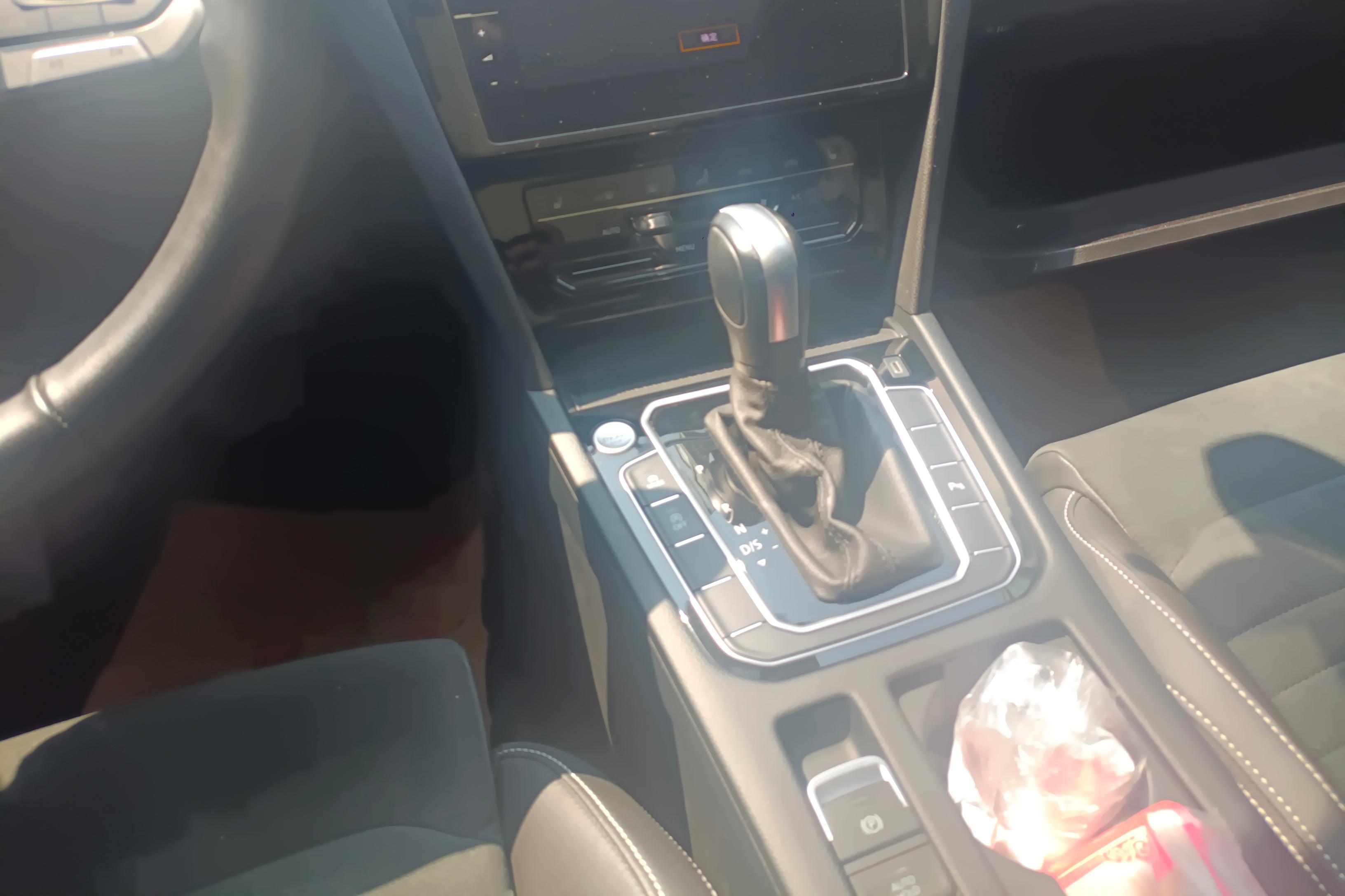 Volkswagen Passat Variant 2021 immagine di auto #17