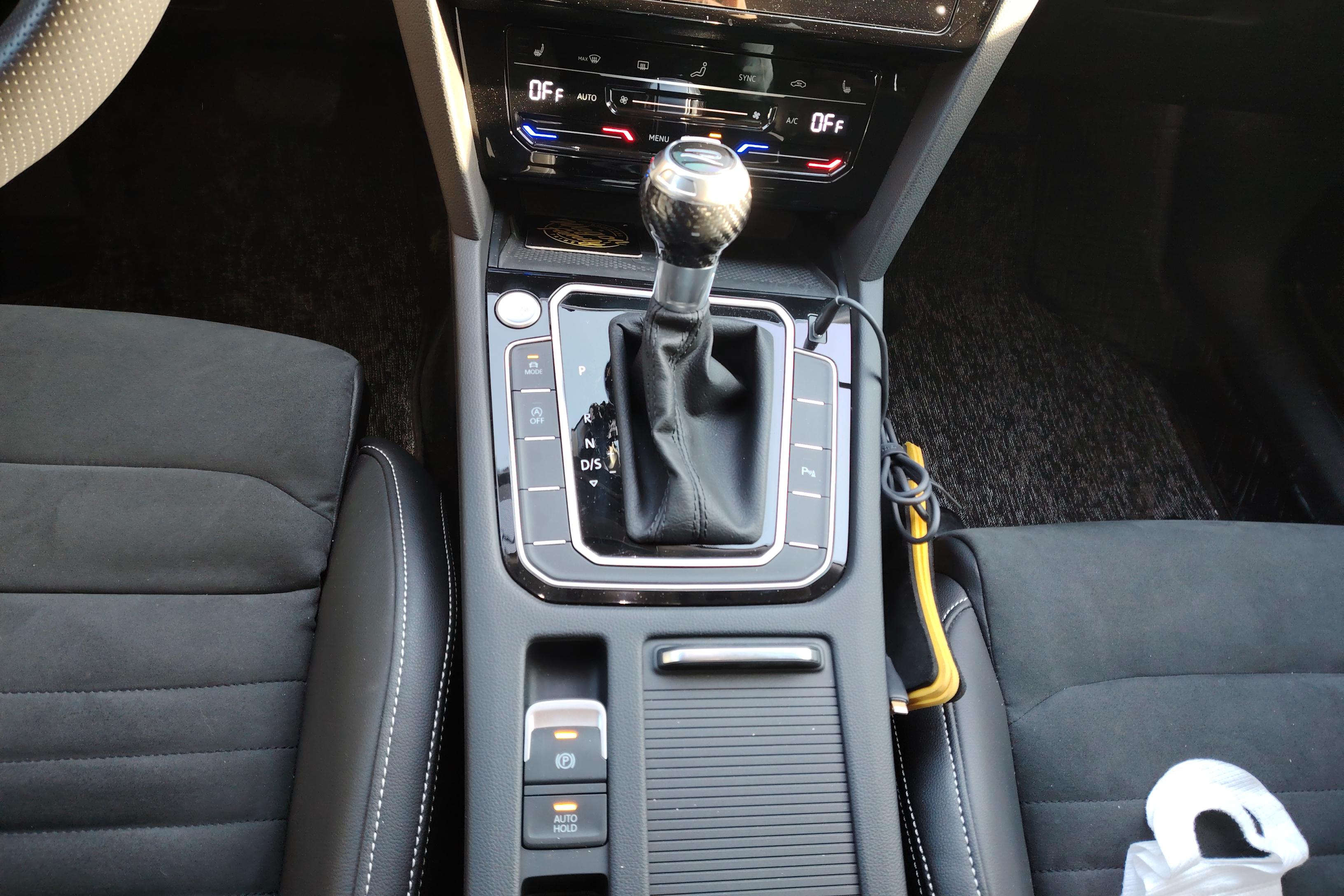 Volkswagen Passat Variant 2022 immagine di auto #17