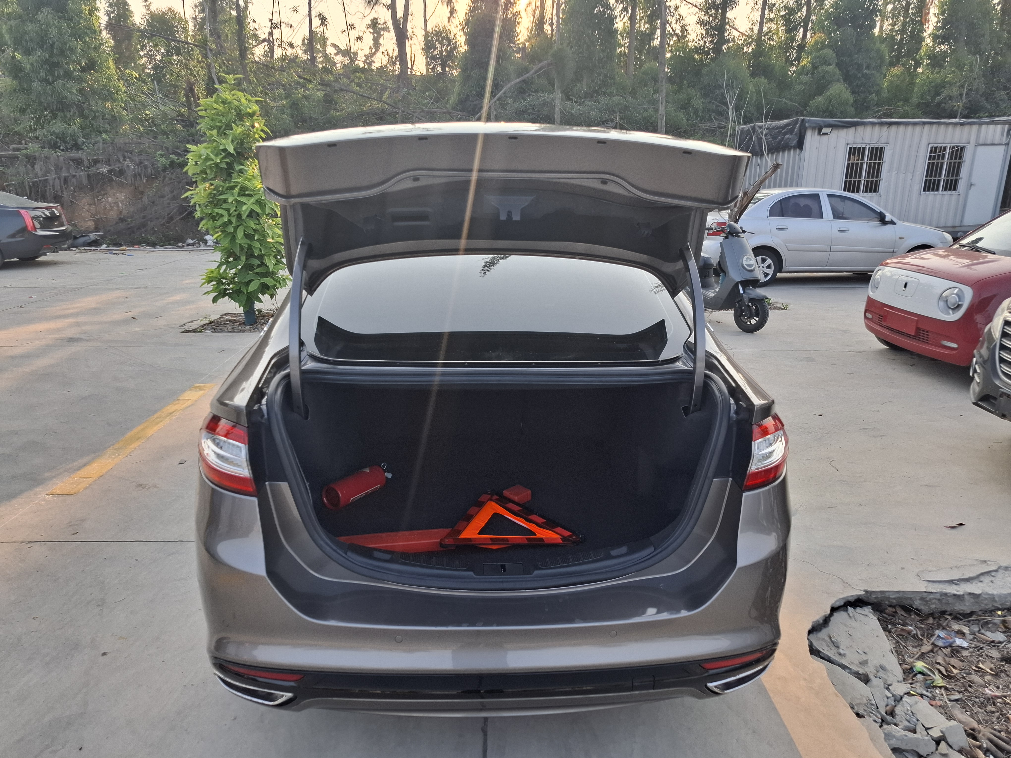 Ford Zhisheng 2014 #17 Ford Zhisheng 2014 car image #17