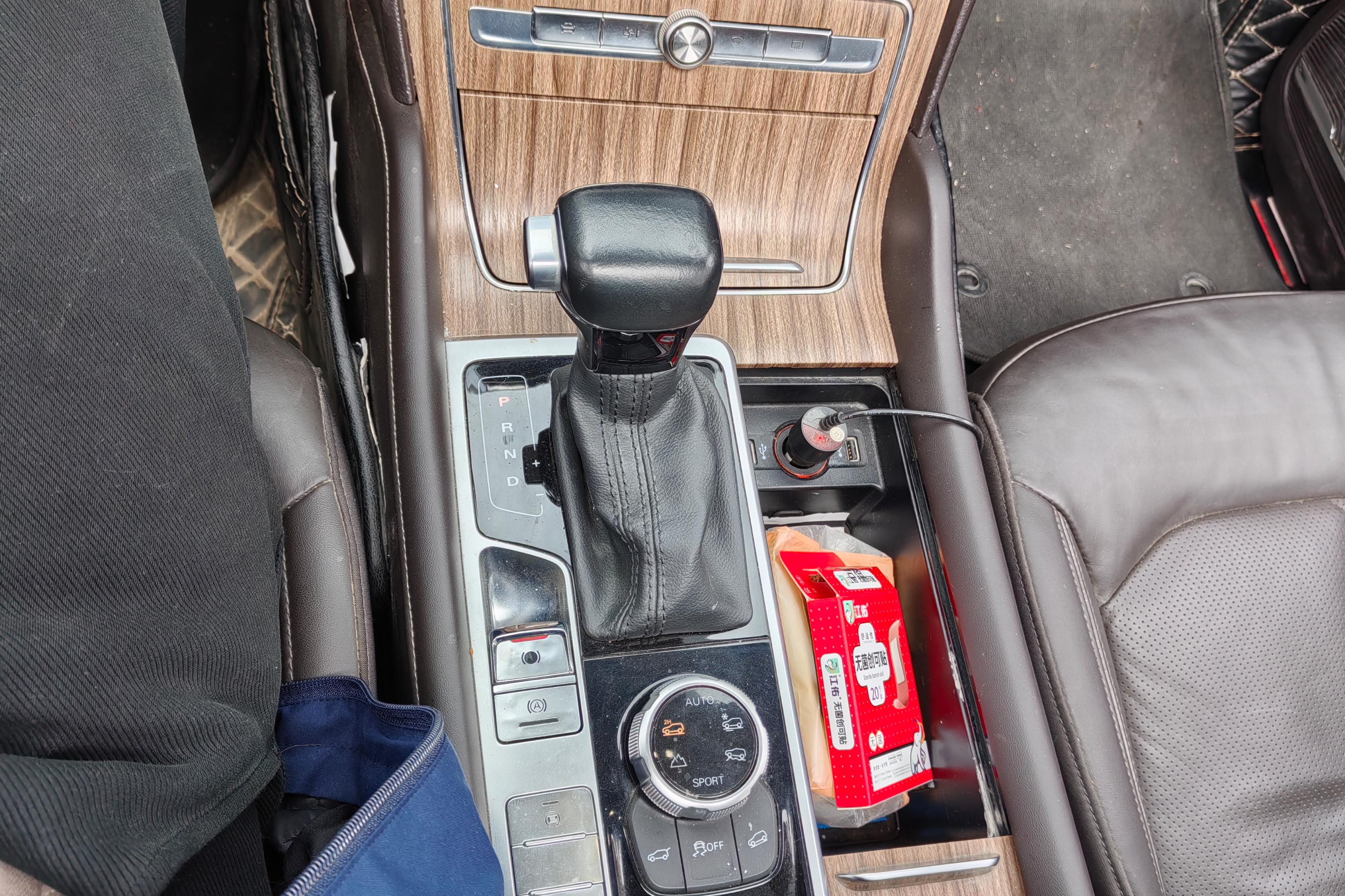 Roewe RX8 2018 изображение автомобиля #17