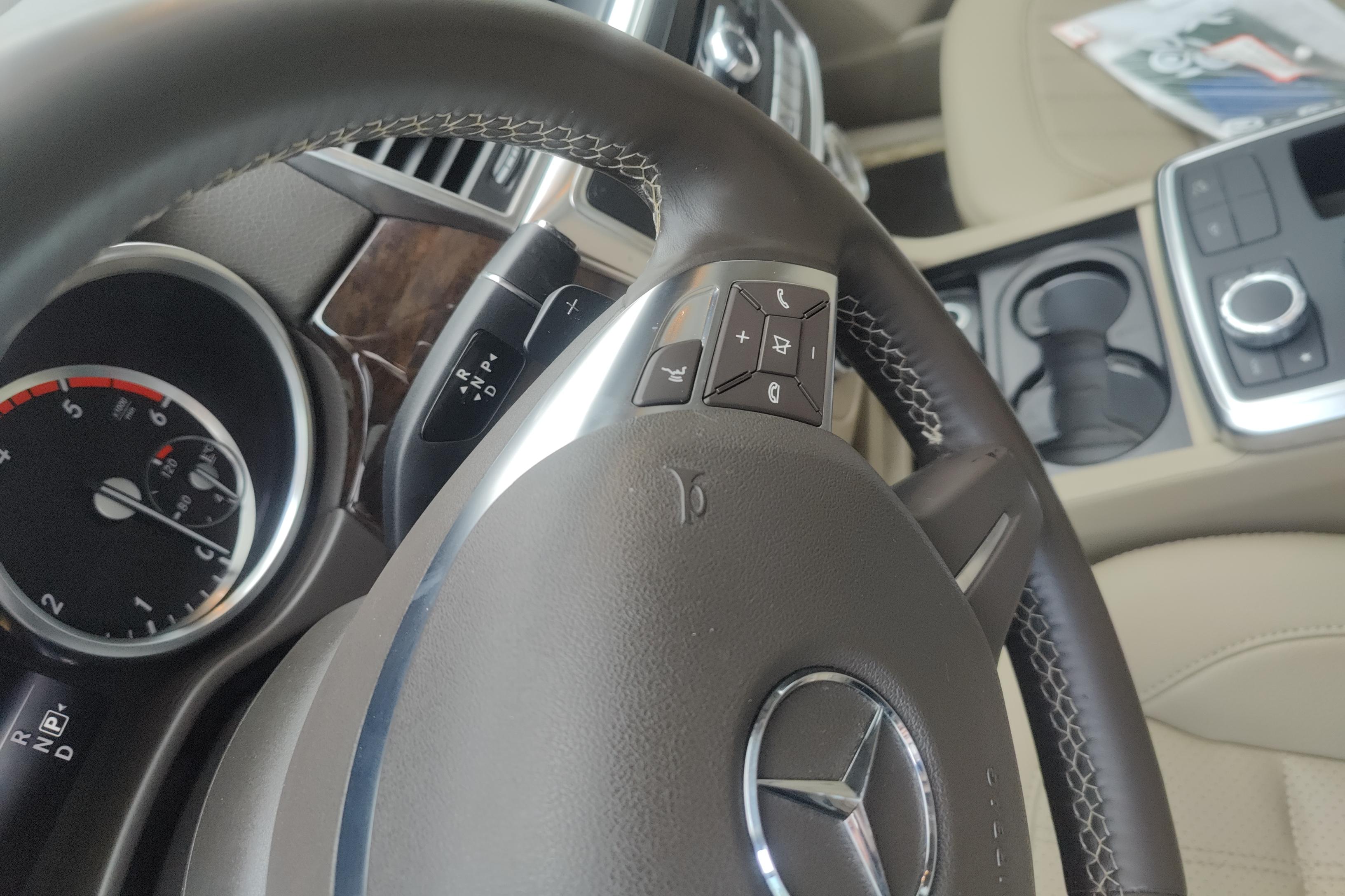 Mercedes-Benz GL Class 2015 car image #17