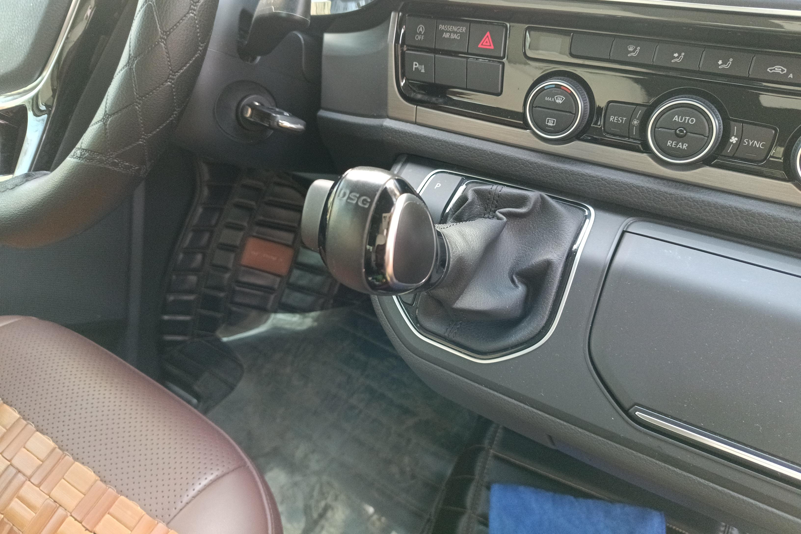 Volkswagen Caravelle 2016 immagine di auto #17