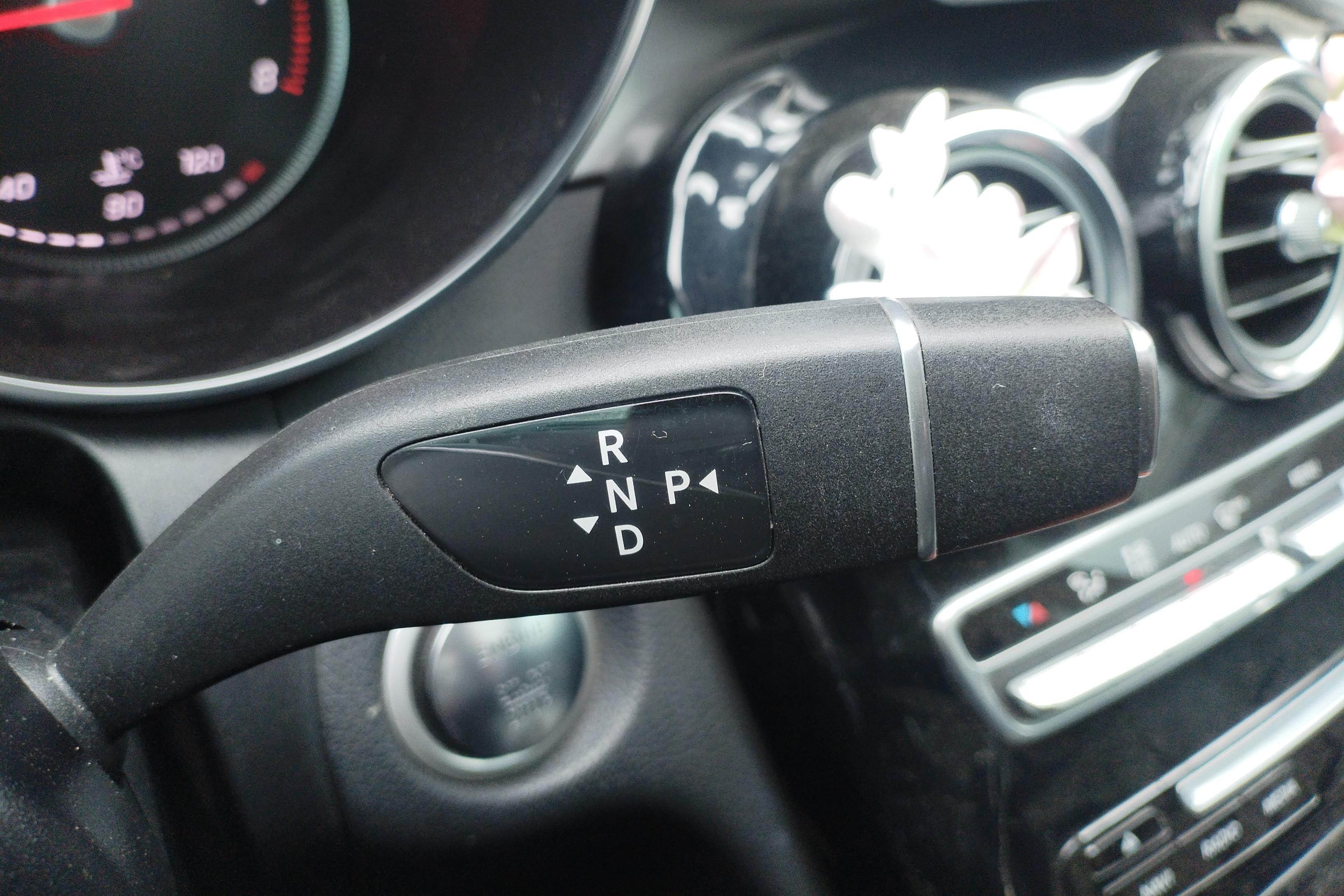 Mercedes-Benz C Class (Imported) 2018 #17 Mercedes-Benz C Class (Imported) 2018 car image #17