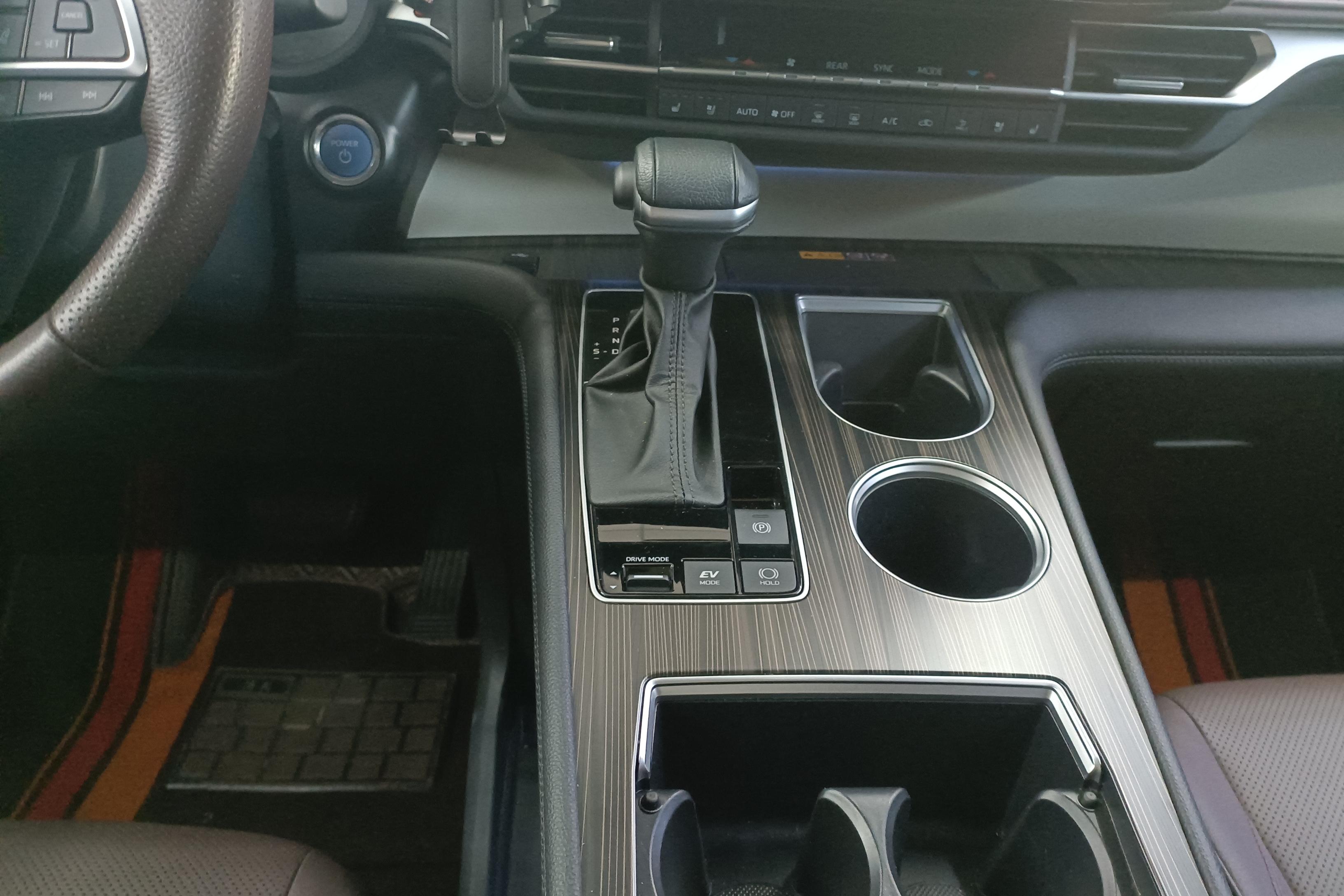 Toyota Granvia 2022 immagine di auto #17