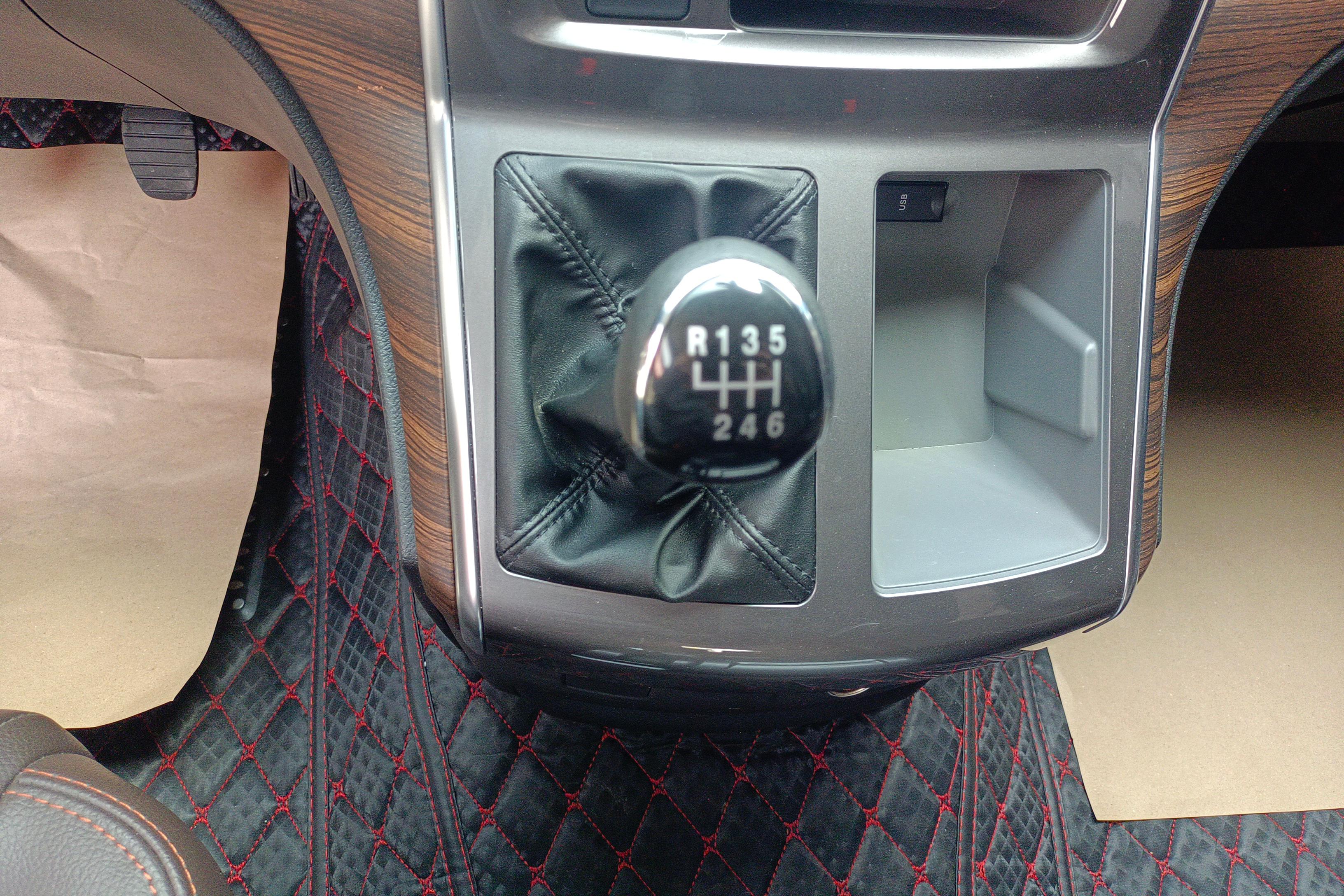 Forthing Lingzhi PLUS 2021 #17 Forthing Lingzhi PLUS 2021 car image #17