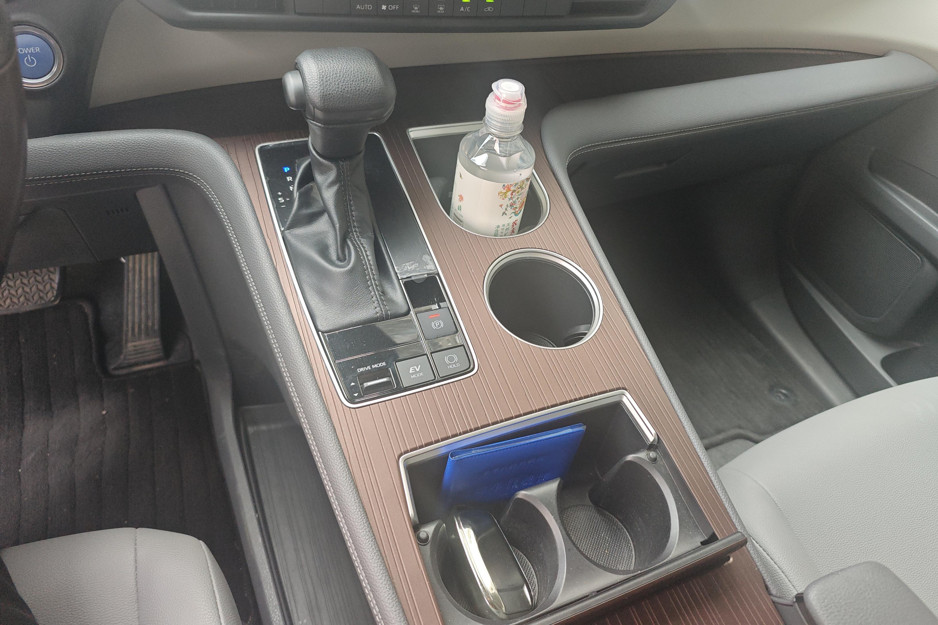 Toyota Granvia 2023 immagine di auto #17