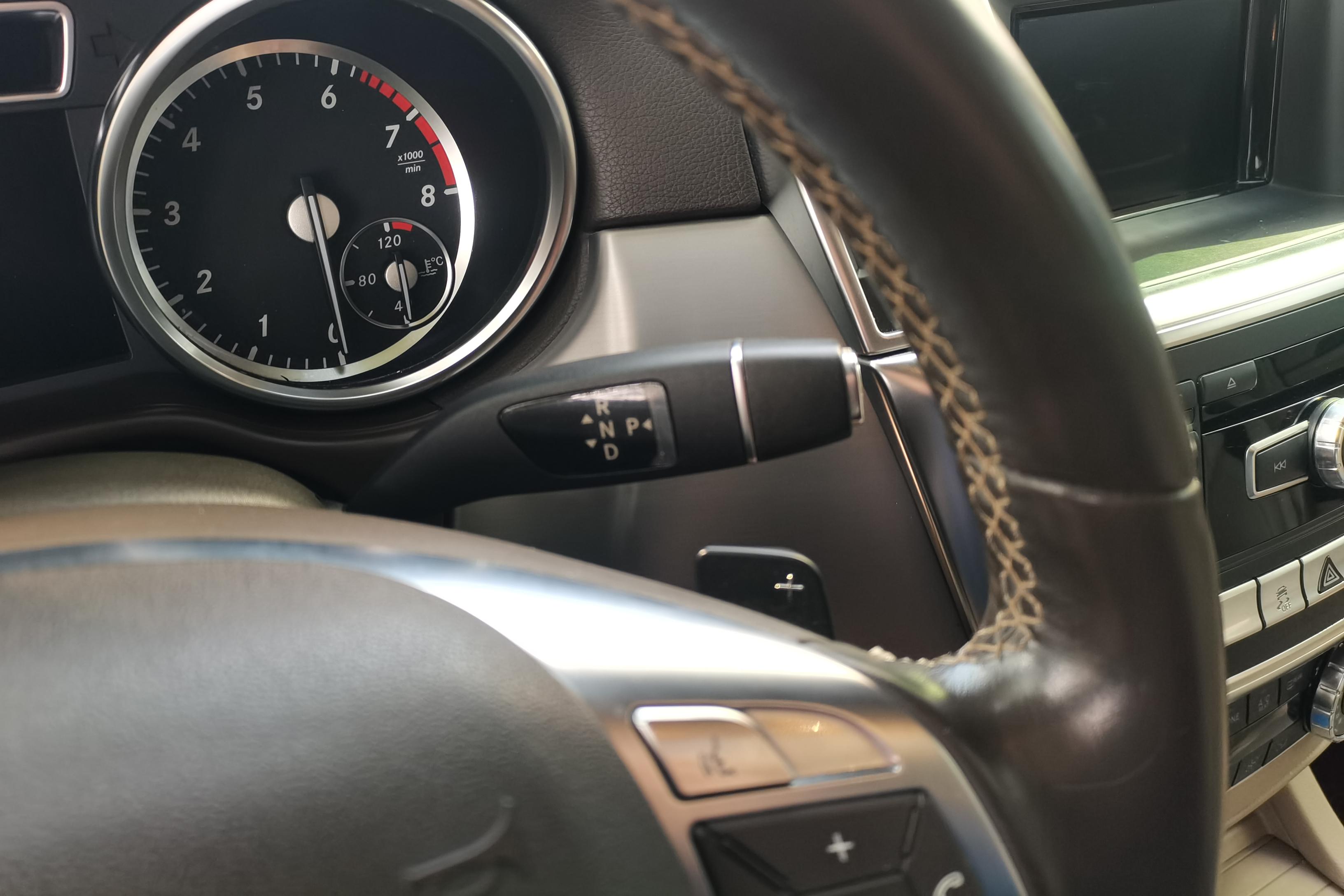 Mercedes-Benz M Class 2014 car image #17