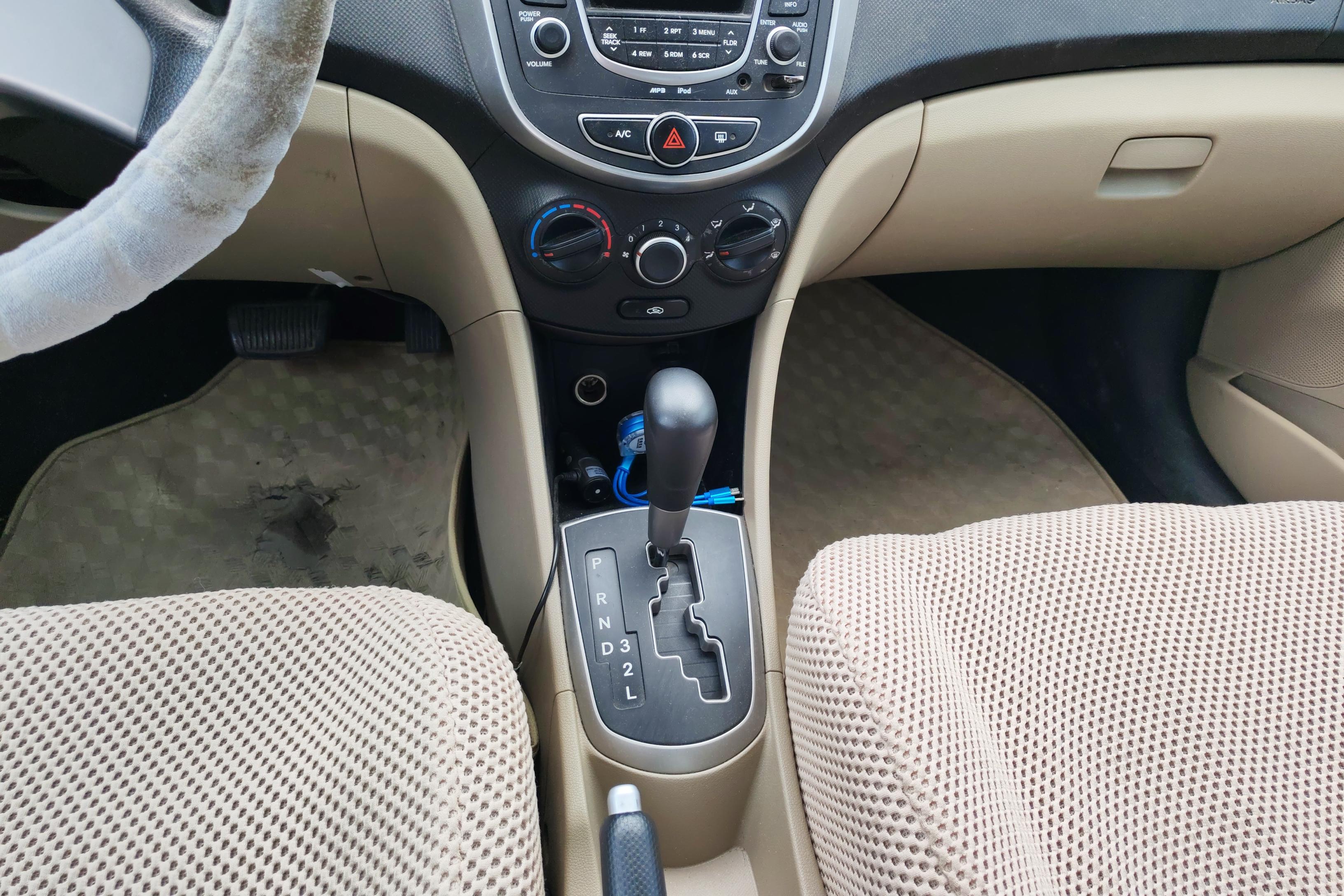 Hyundai Reina 2015 car image #17