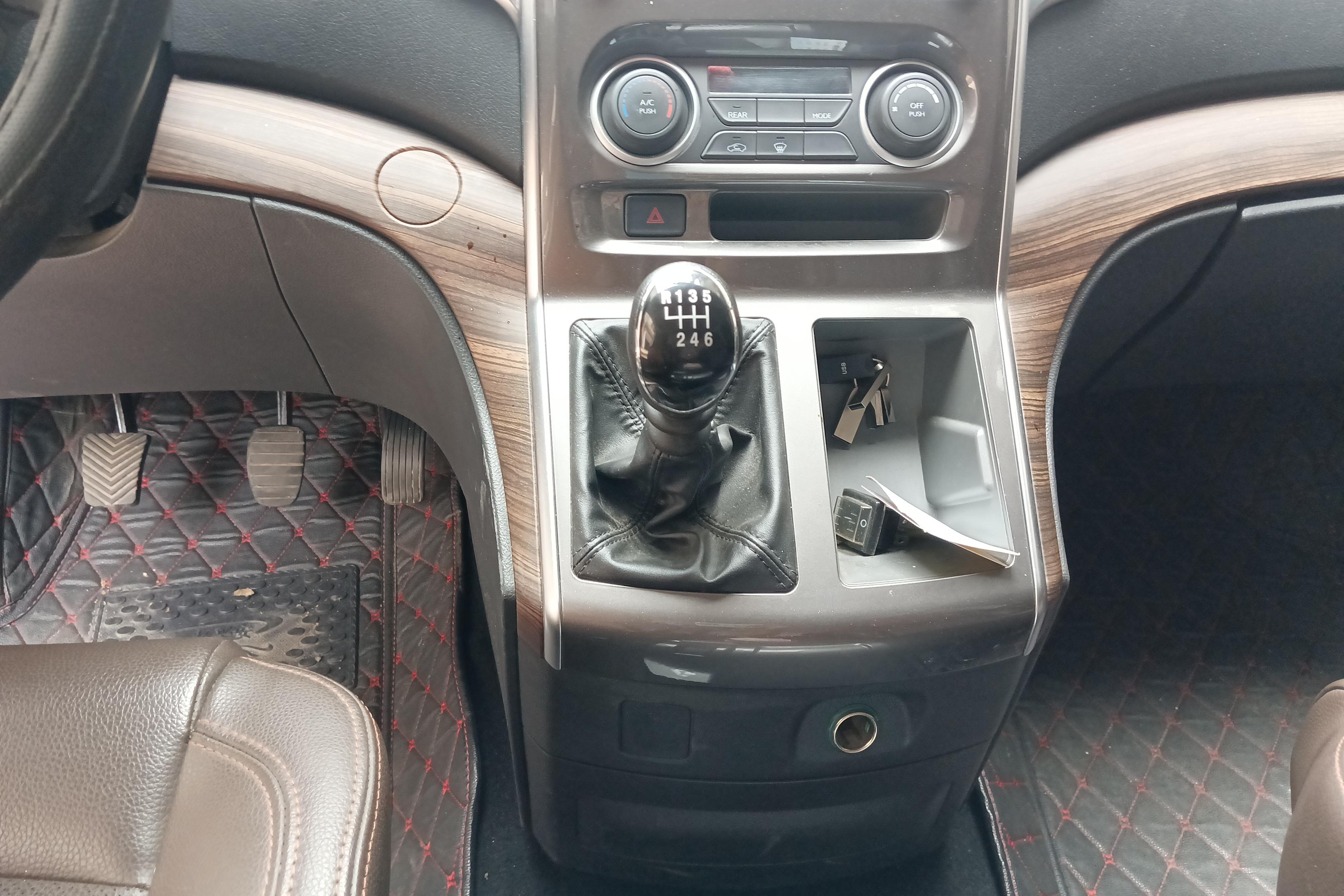 Forthing Lingzhi PLUS 2021 #17 Forthing Lingzhi PLUS 2021 car image #17