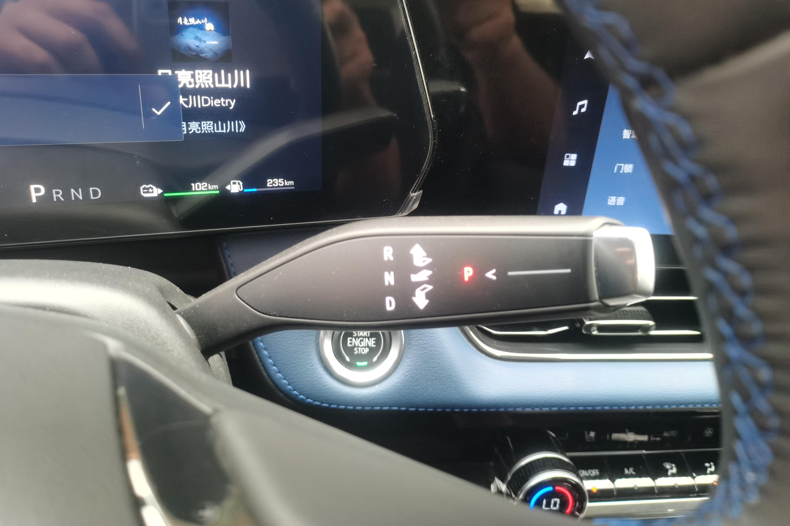 Chevrolet Equinox Plus 2024 car image #17