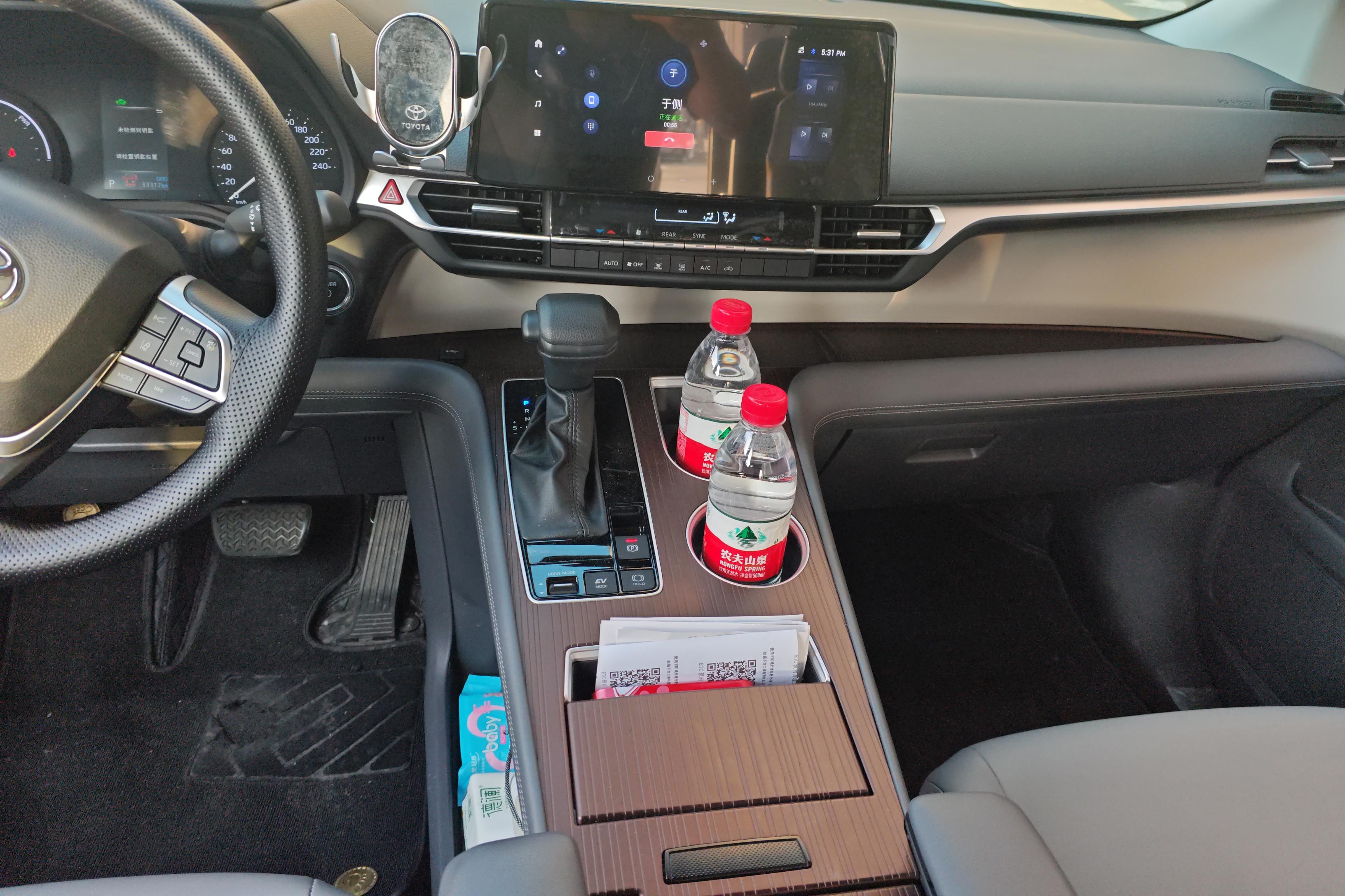 Toyota Granvia 2024 car image #17