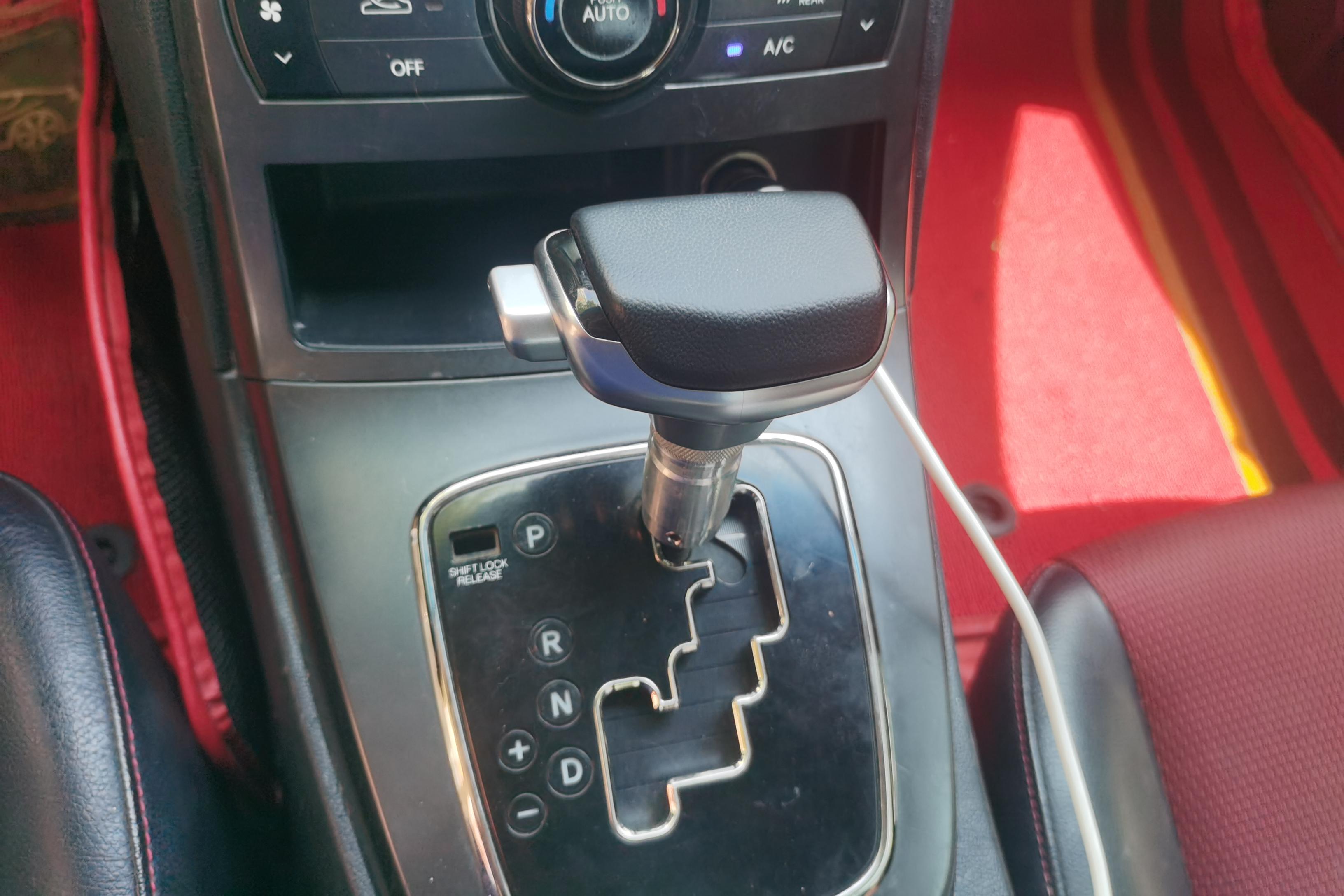 Hyundai Rohens 2012 #17 Hyundai Rohens 2012 car image #17