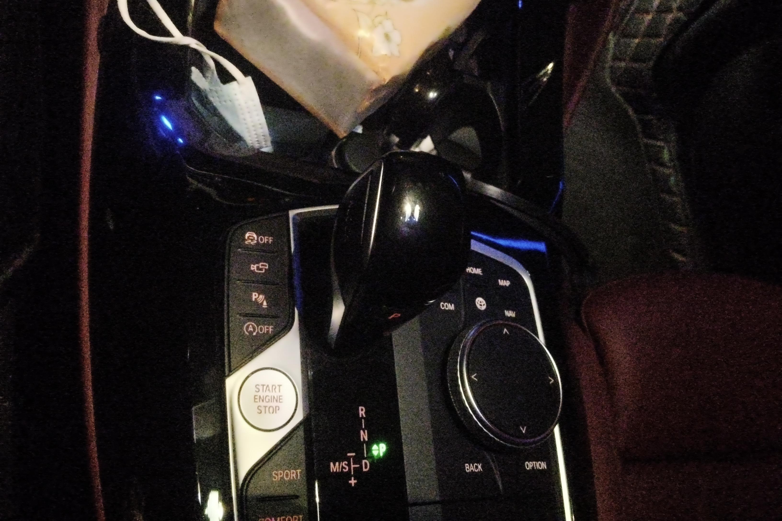 BMW X4 M40i 2023 #17 BMW X4 M40i 2023 car image #17