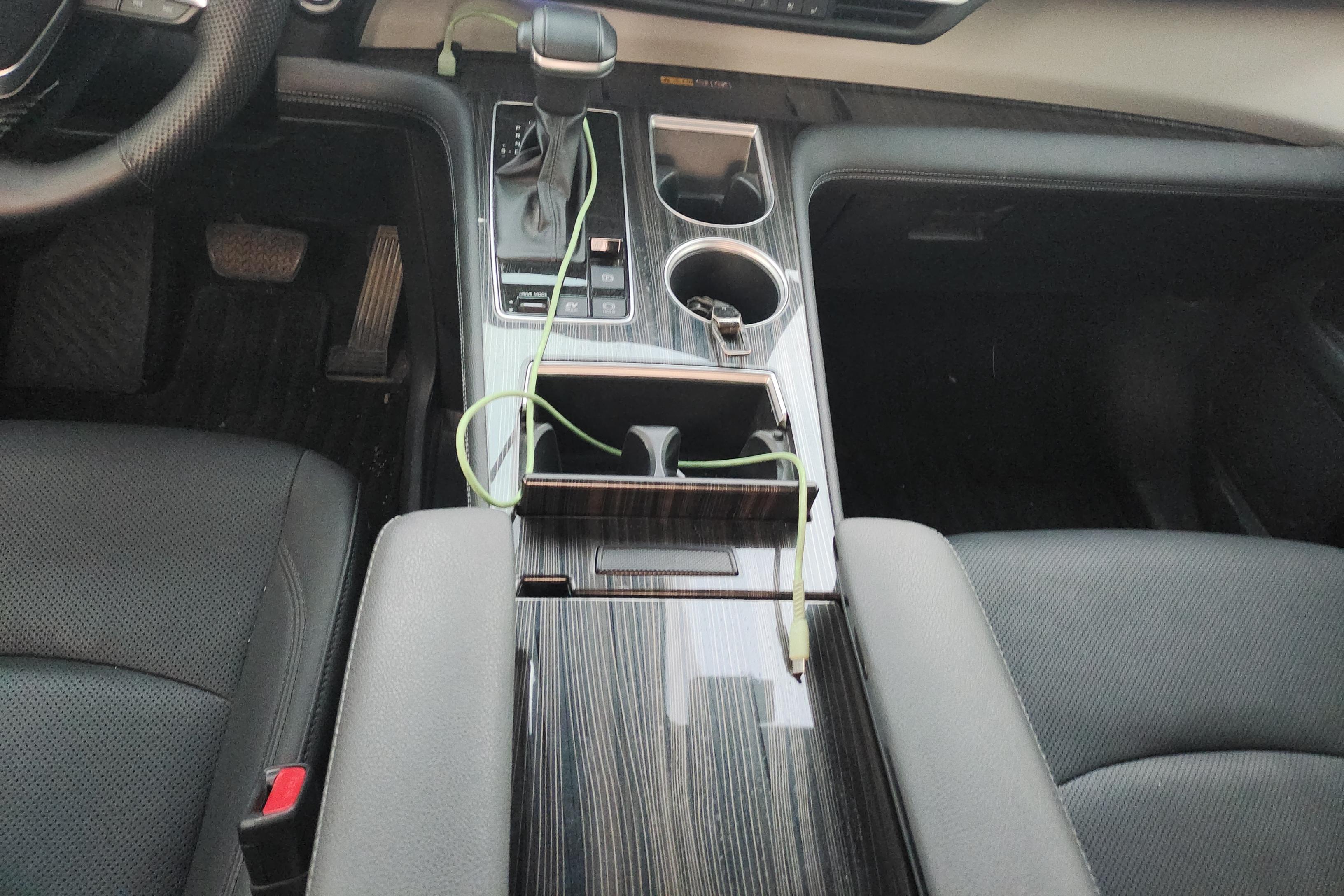 Toyota Granvia 2023 car image #17