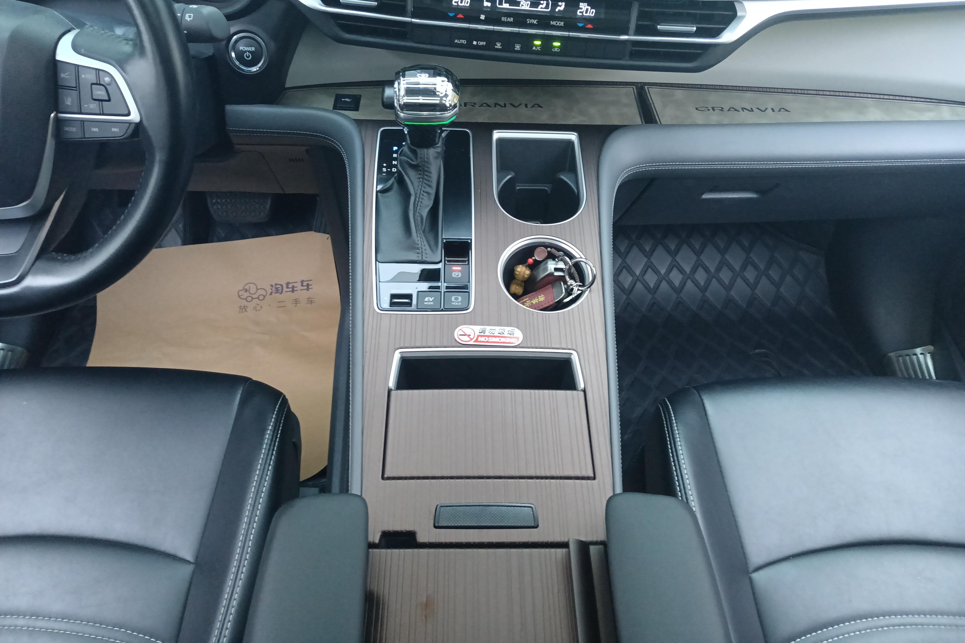 Toyota Granvia 2024 immagine di auto #17