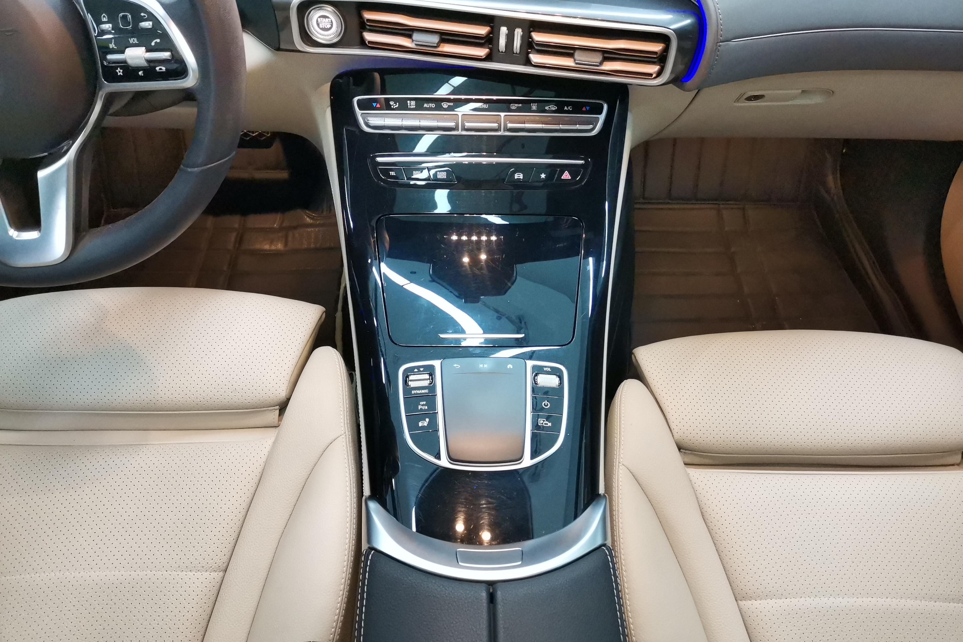 Mercedes-Benz EQC Class 2021 car image #17