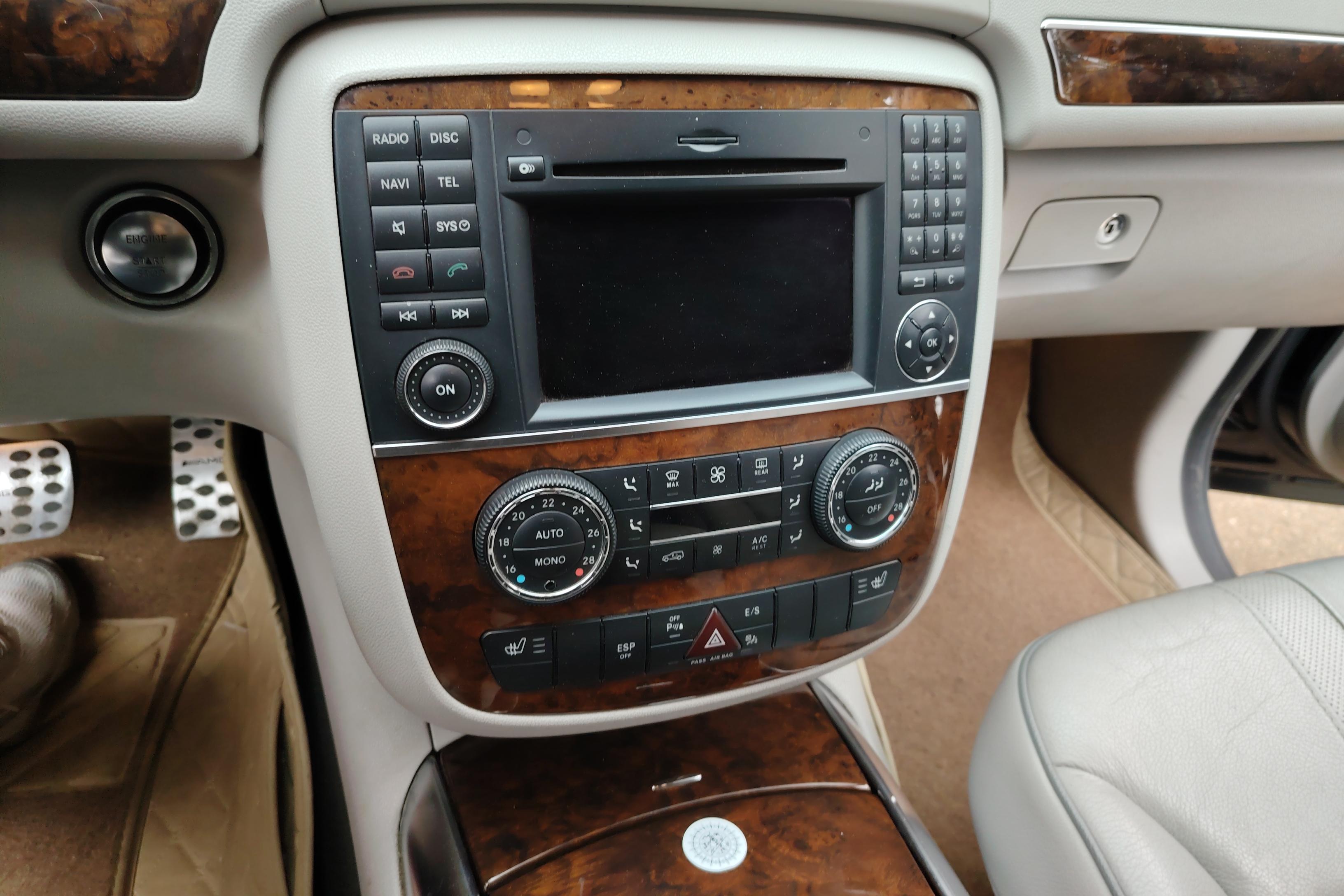 Mercedes-Benz R Class 2011 car image #17