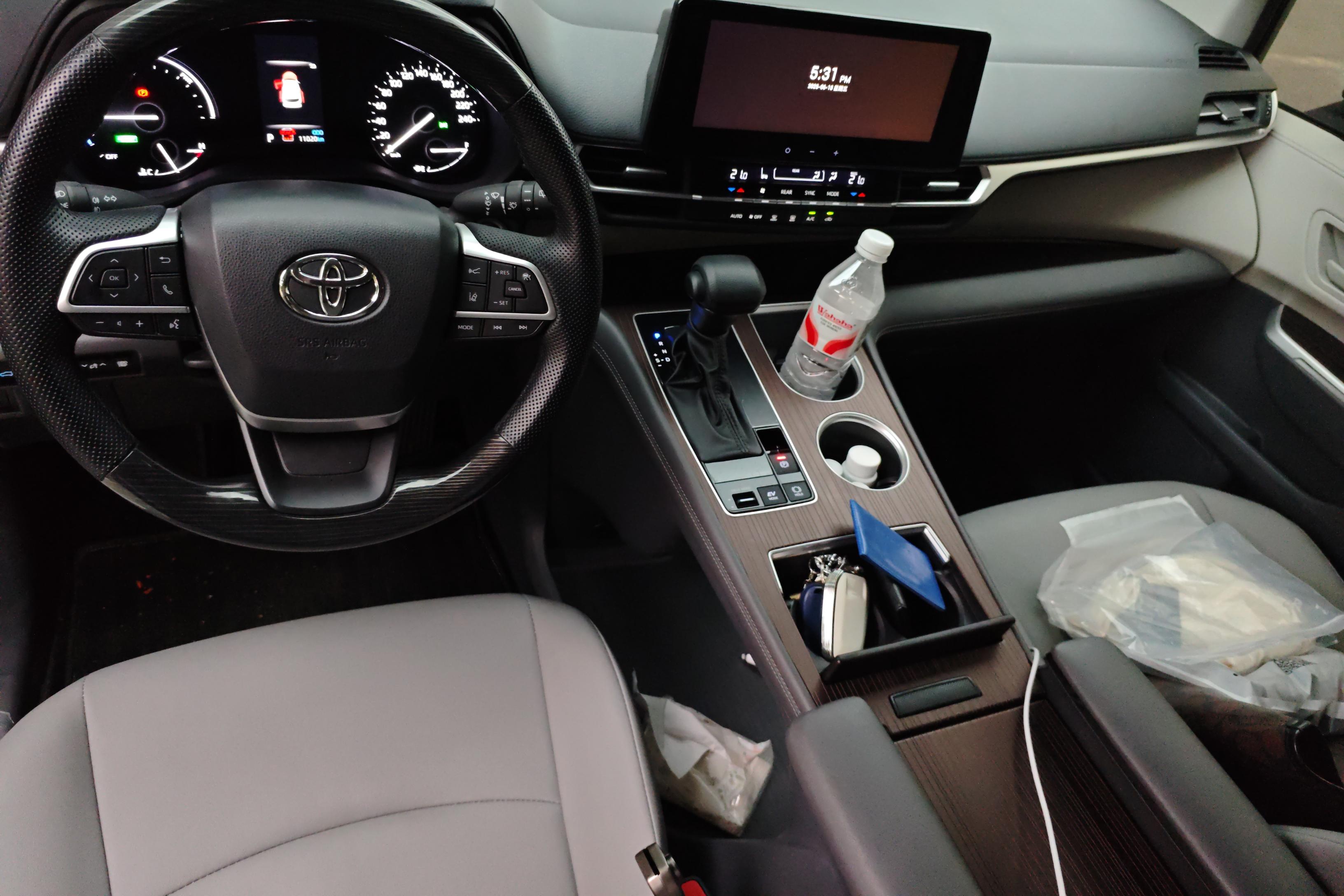 Toyota Granvia 2024 immagine di auto #17