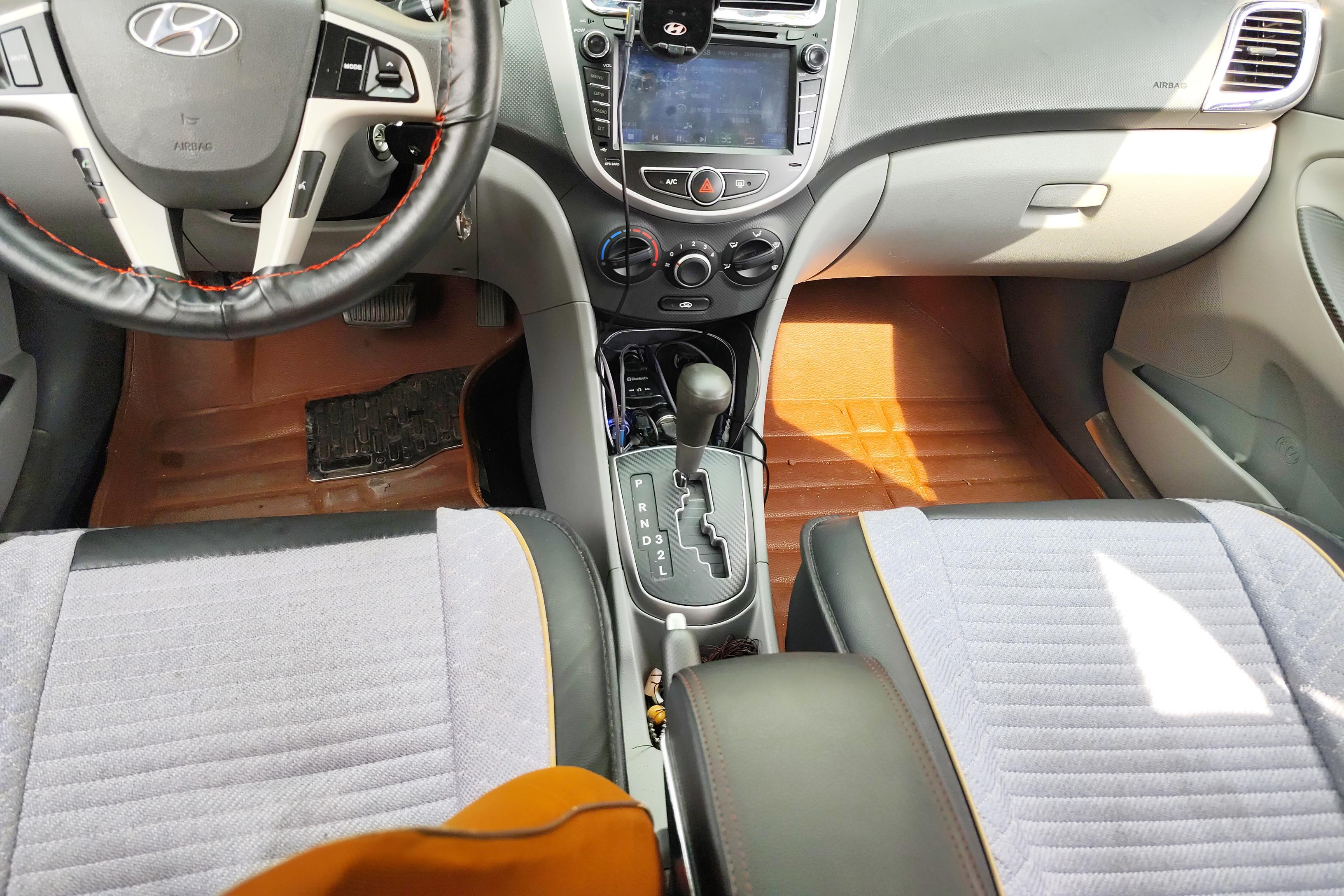 Hyundai Reina 2016 car image #17