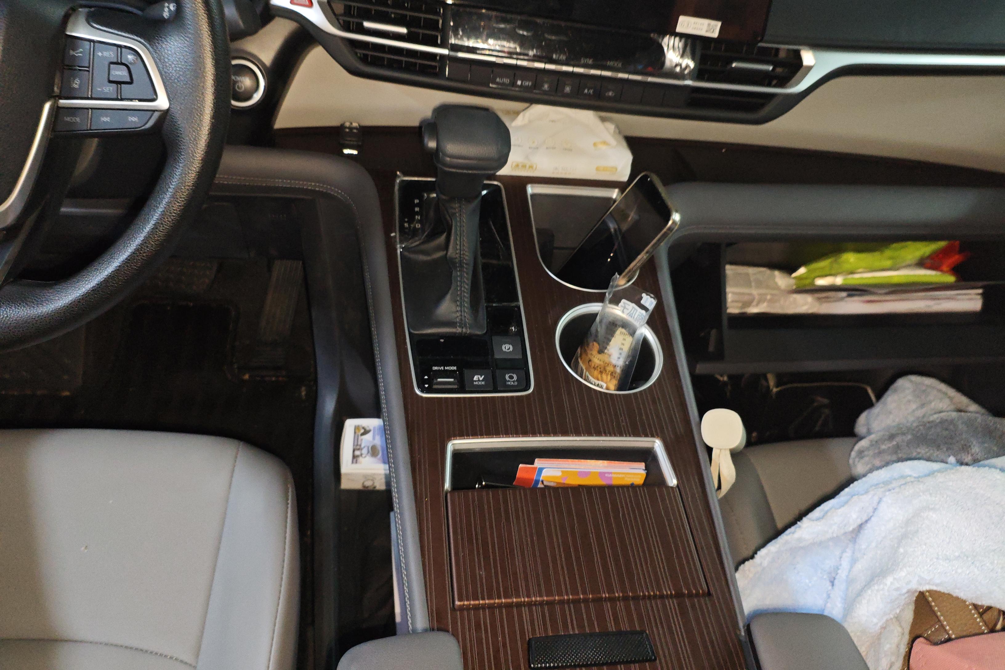 Toyota Granvia 2025 #17 Toyota Granvia 2025 car image #17