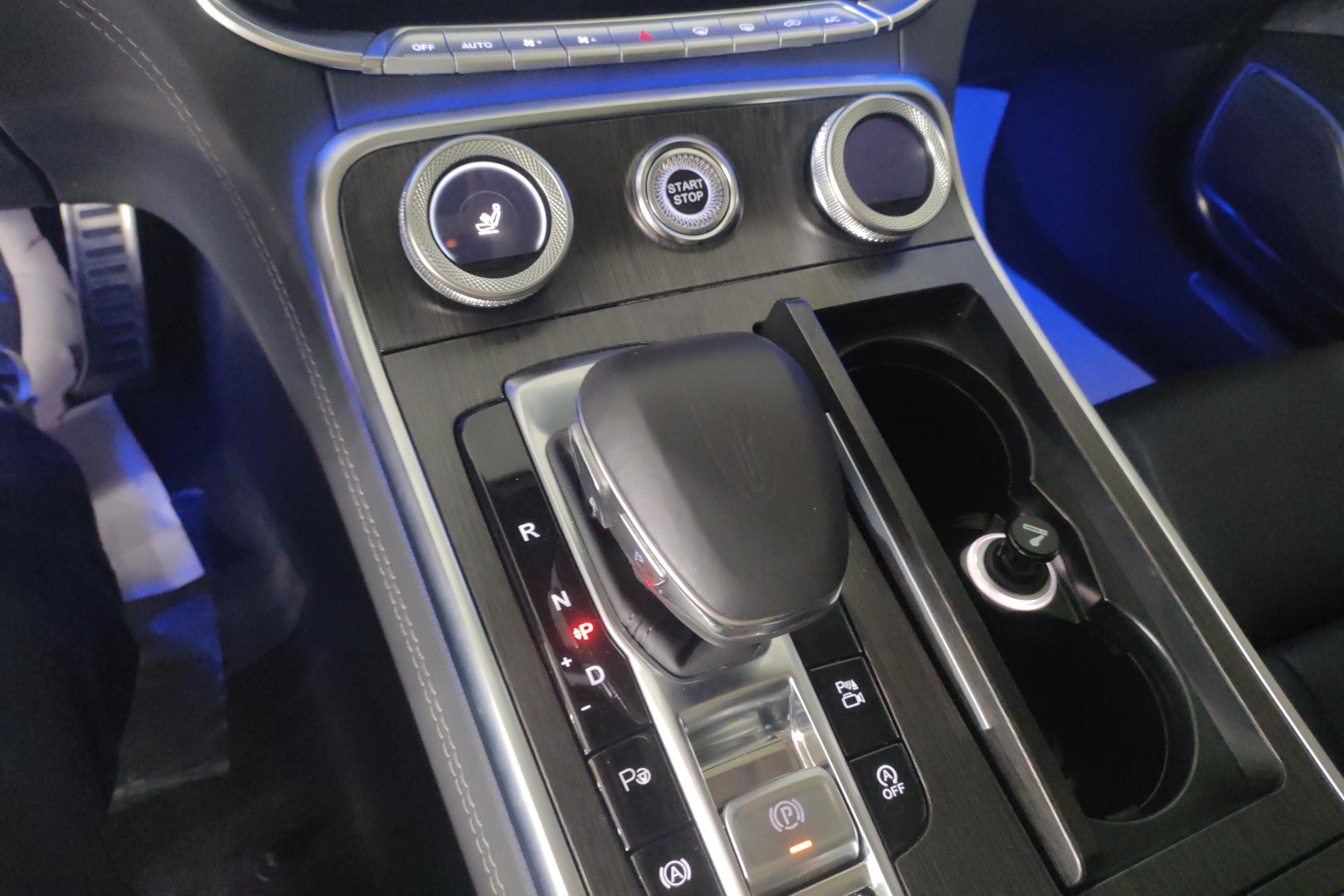 HongQi H9 2023 car image #17