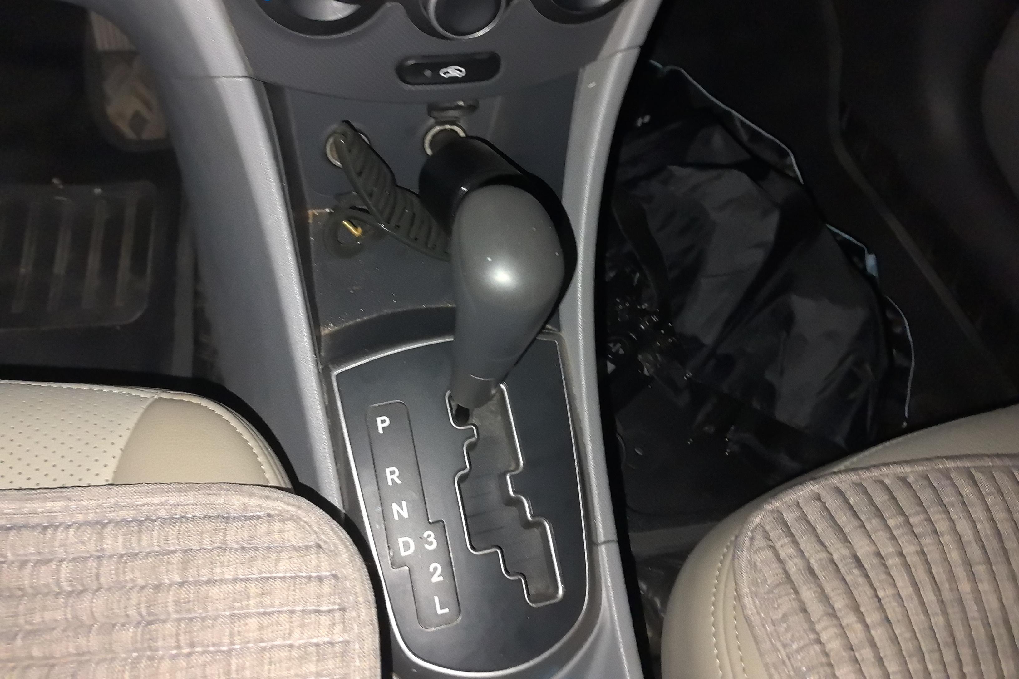 Hyundai Reina 2014 car image #17