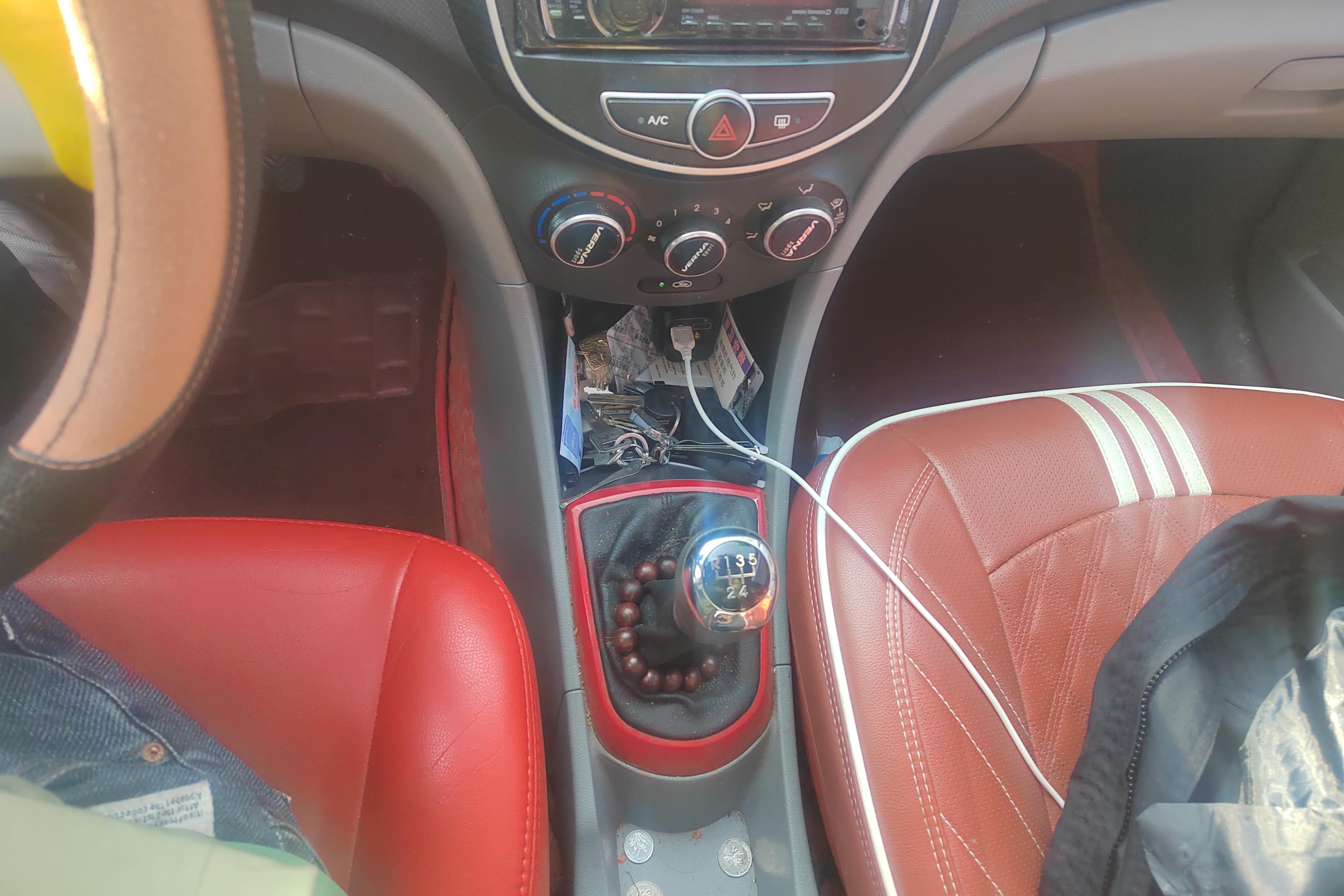 Hyundai Reina 2013 car image #17