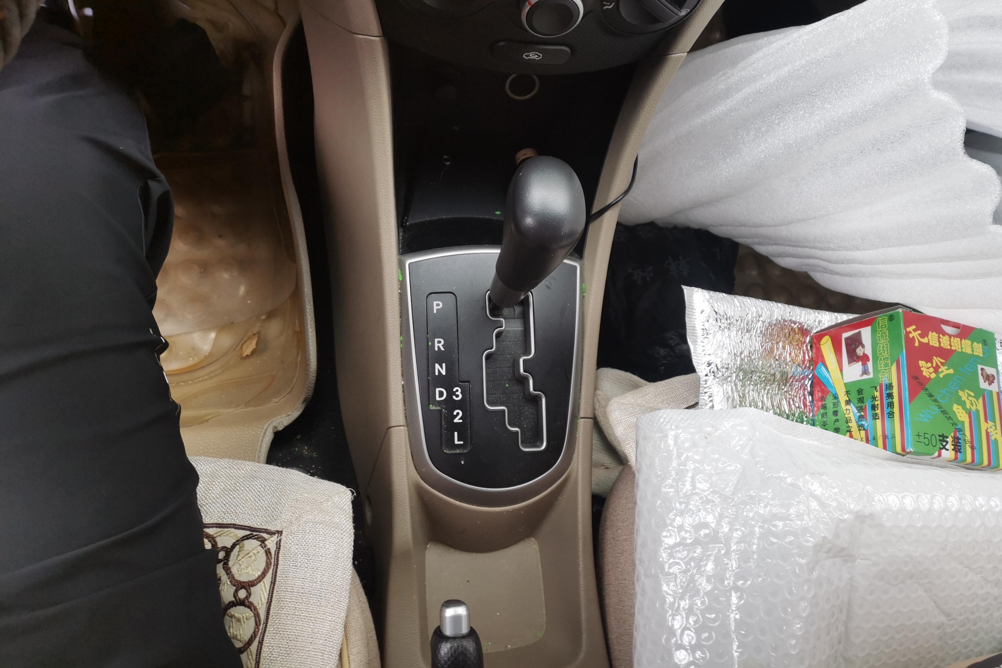 Hyundai Reina 2015 car image #17