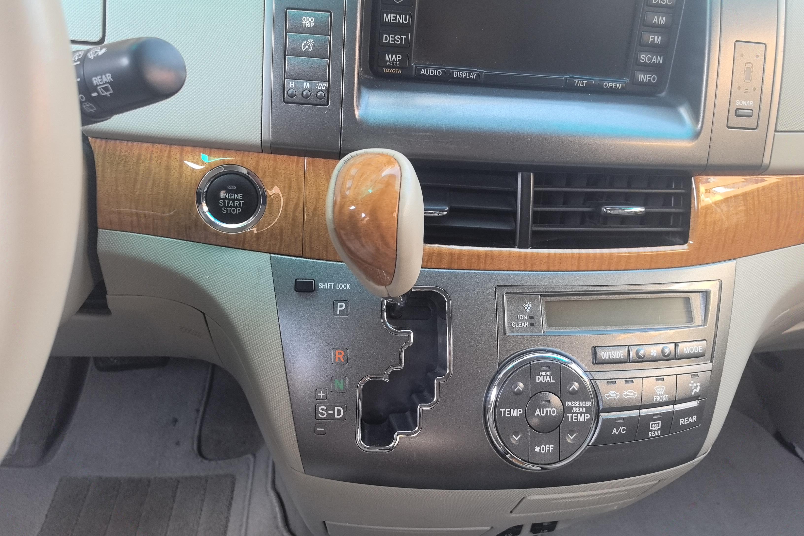 Toyota Previa 2012 car image #17