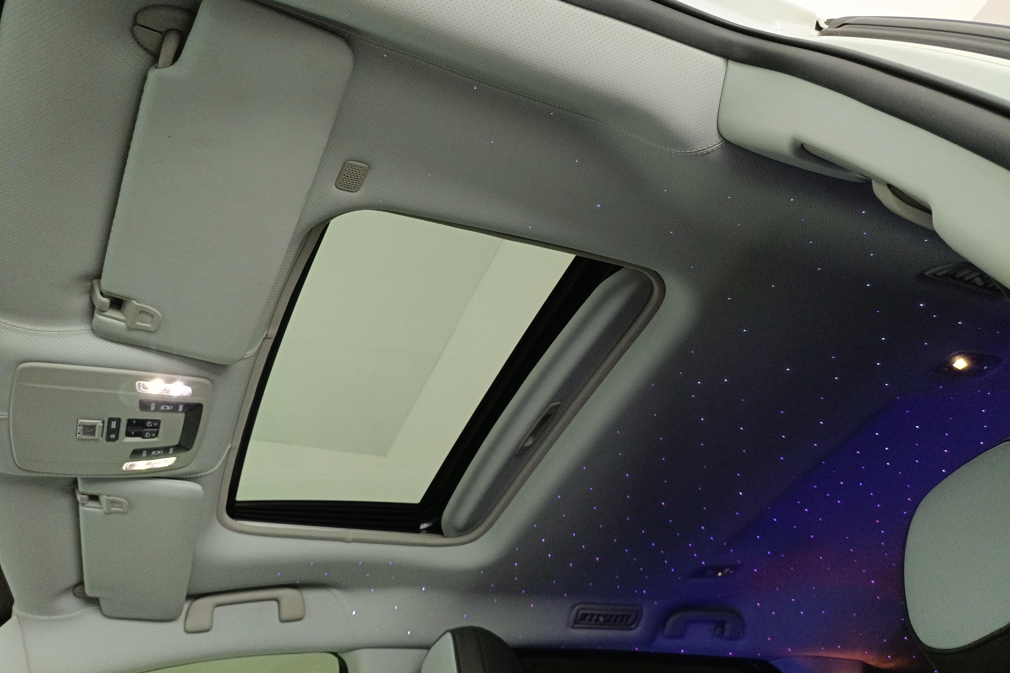 Toyota Granvia 2023 car image #17