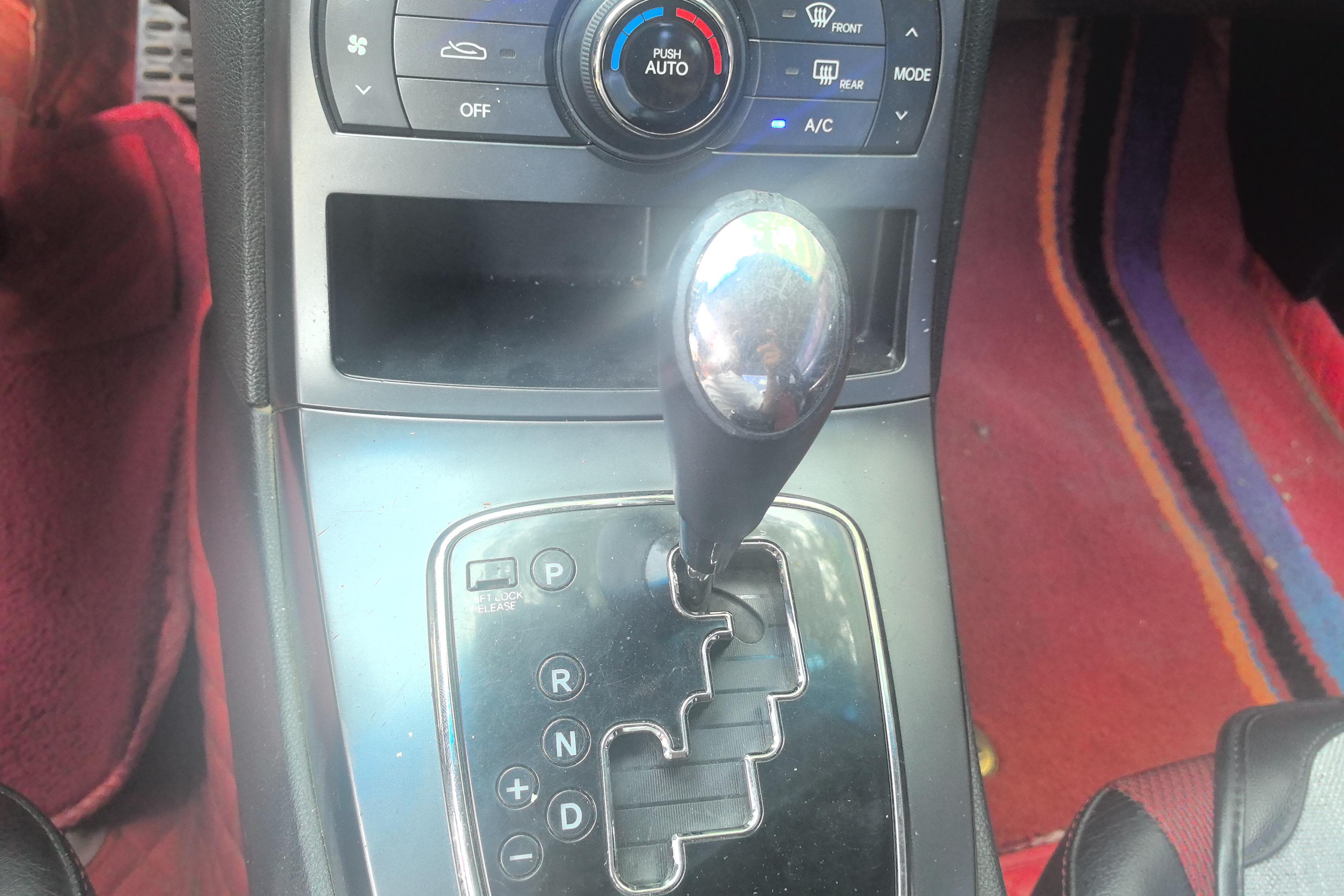 Hyundai Rohens 2011 car image #17