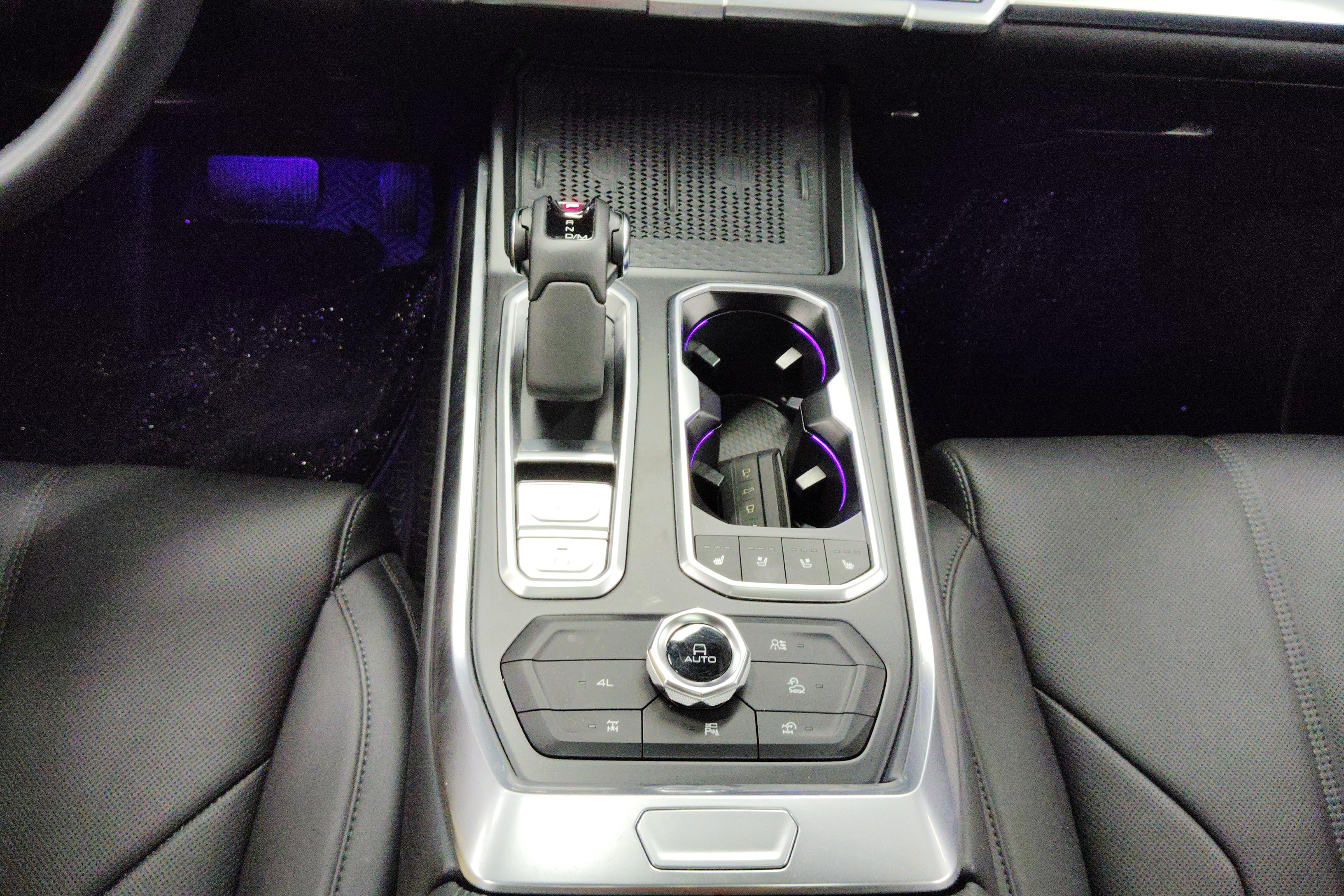 Tank 400 2023 car image #17