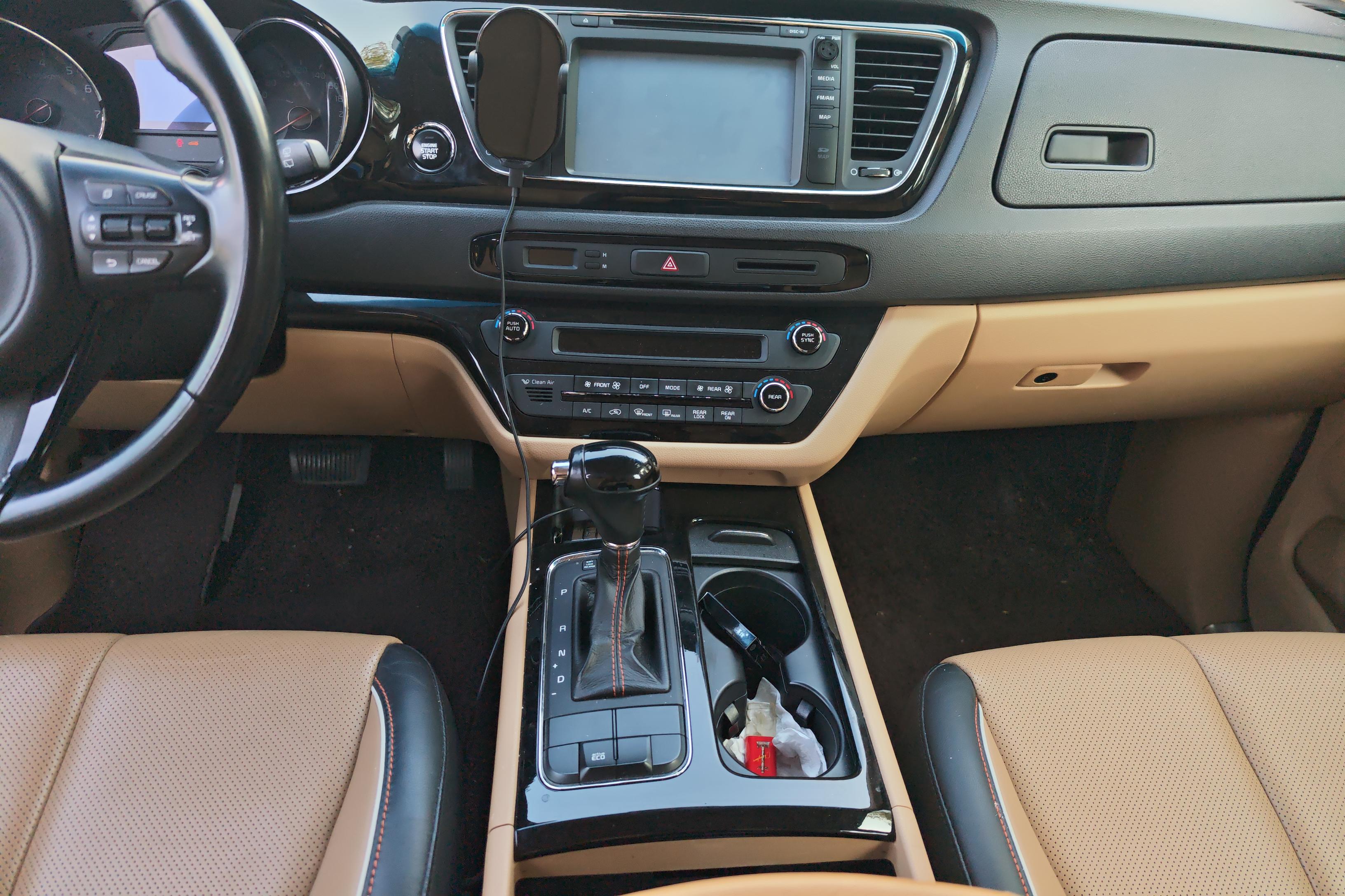 Kia Carnival 2016 immagine di auto #17