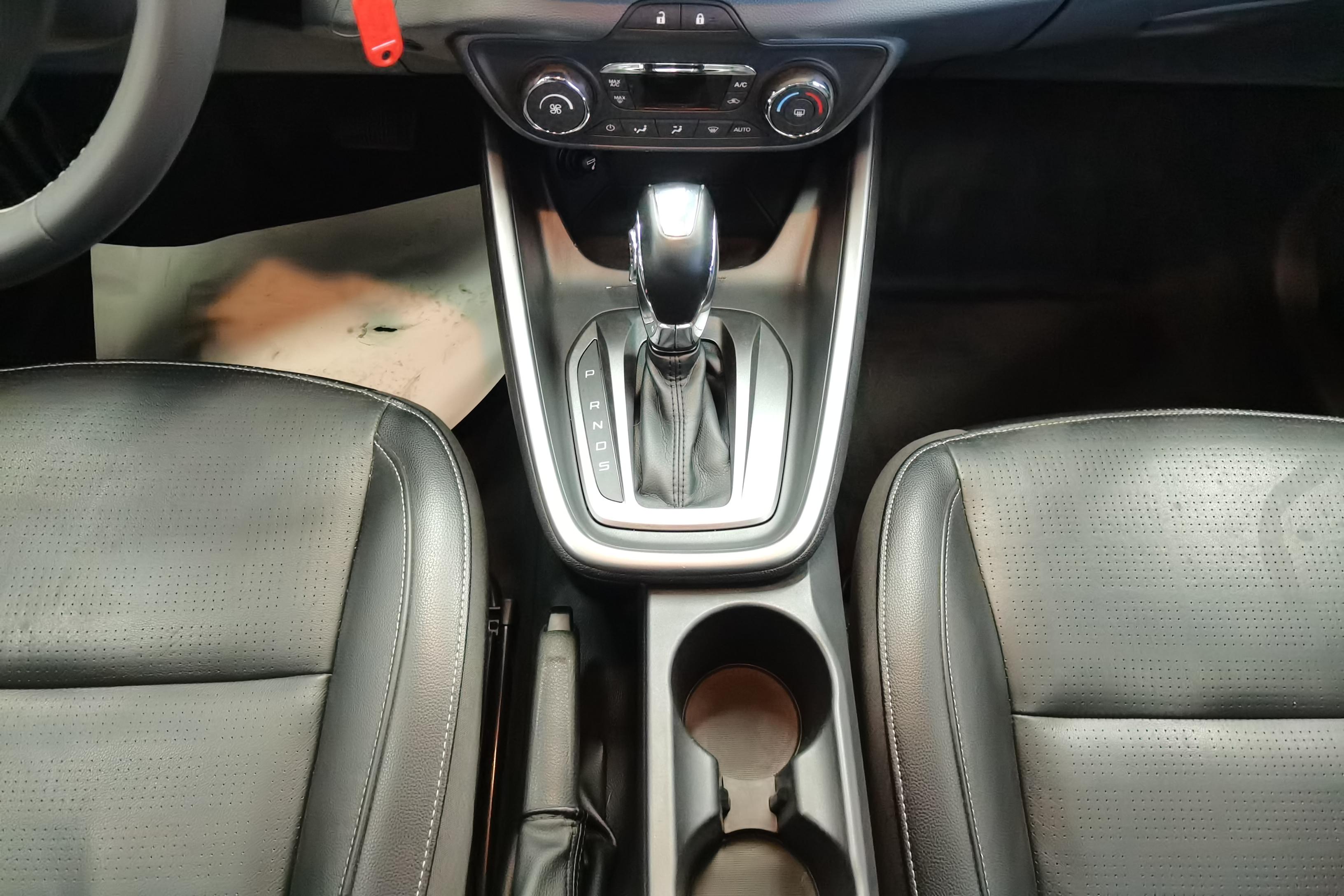 Ford Escort 2015 car image #17