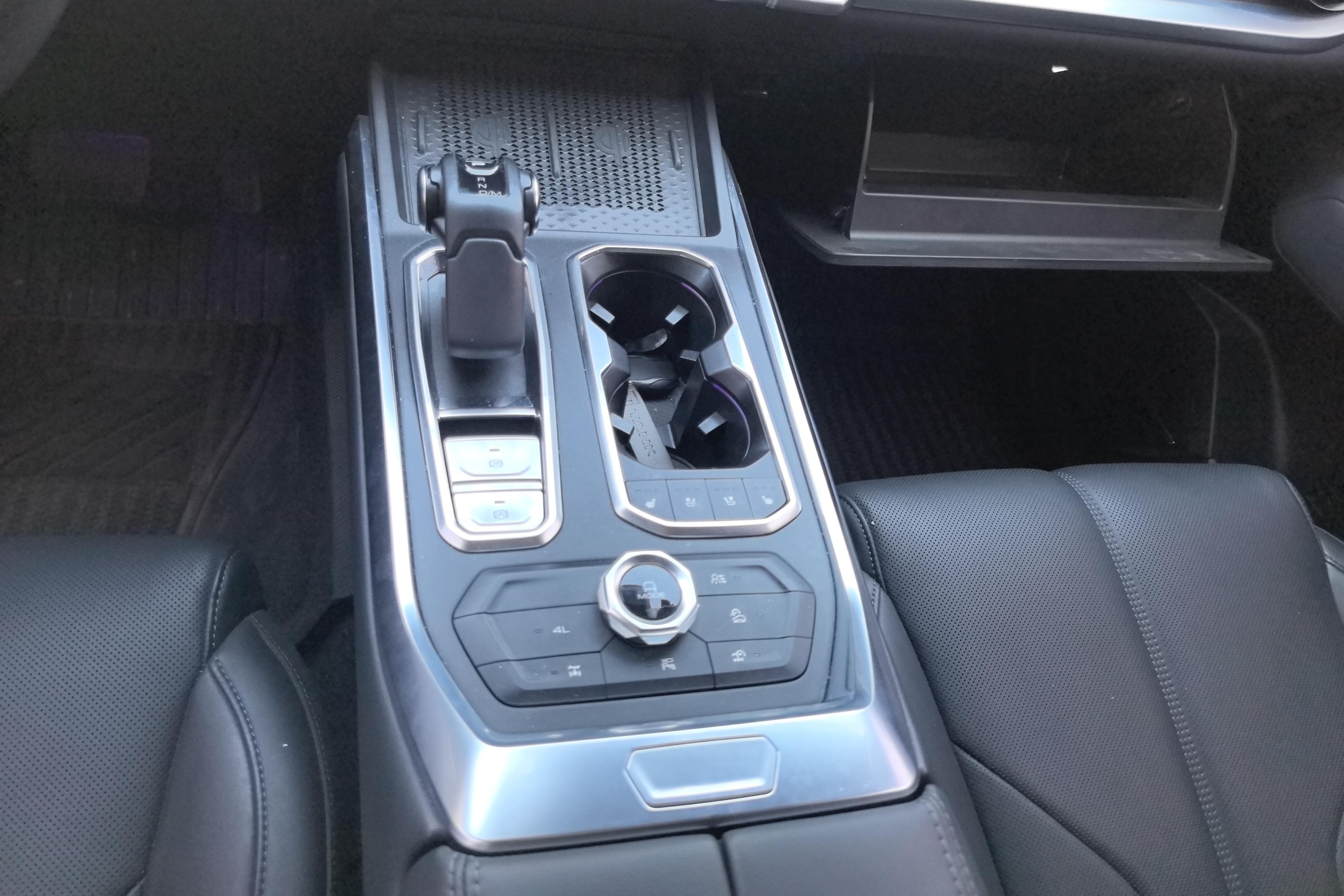 Tank 400 2024 car image #17