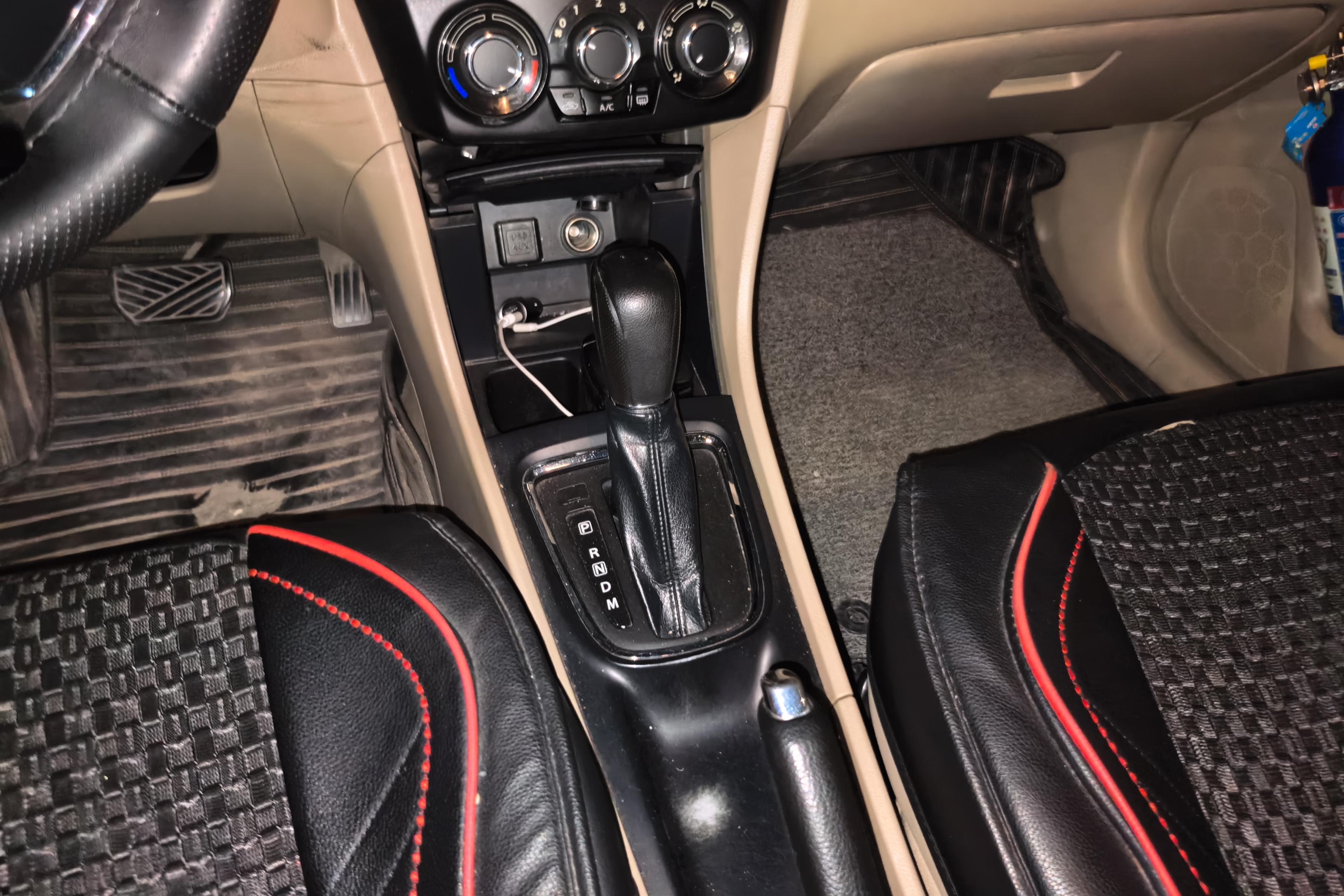 Suzuki Ciaz 2017 immagine di auto #17