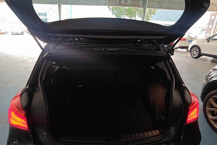 BMW 1 Series (Imported) 2016 car image #17