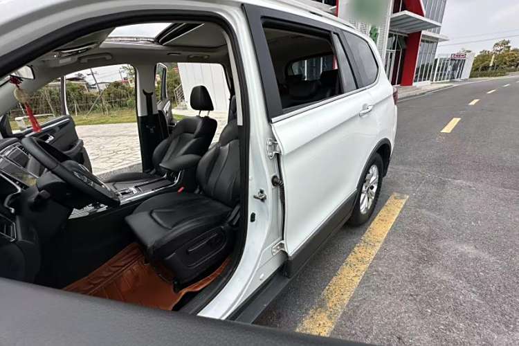 SWM斯威汽车 SWM斯威G01FF 2020 #17 SWM斯威汽车 SWM斯威G01FF 2020 汽车图片 #17