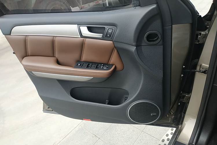 Haval H8 2018 car image #17