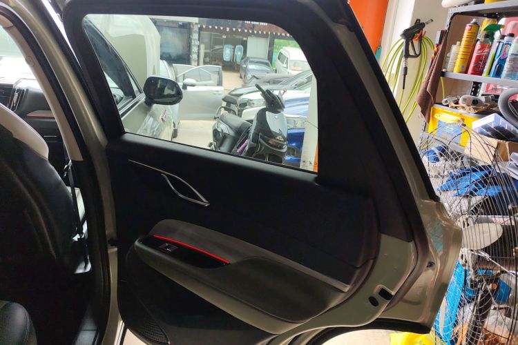 HongQi HS3 2023 car image #17