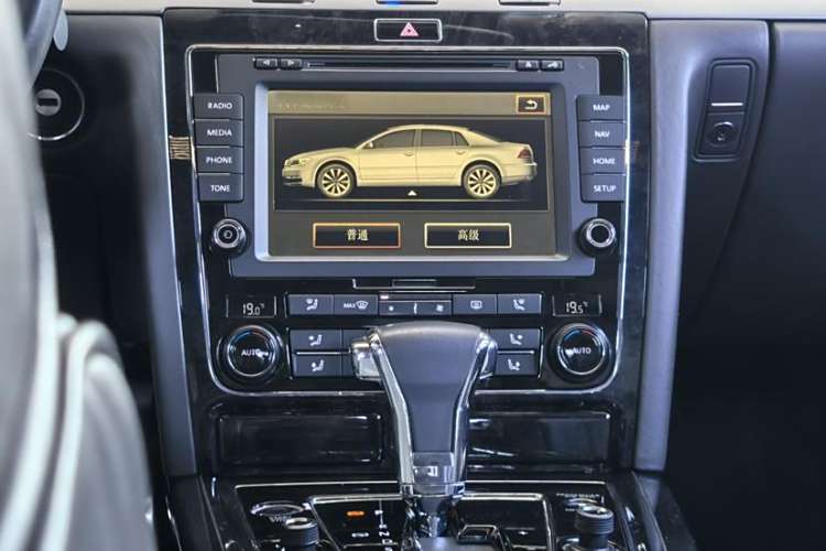 Volkswagen Pheaton 2016 imagen de coche #17